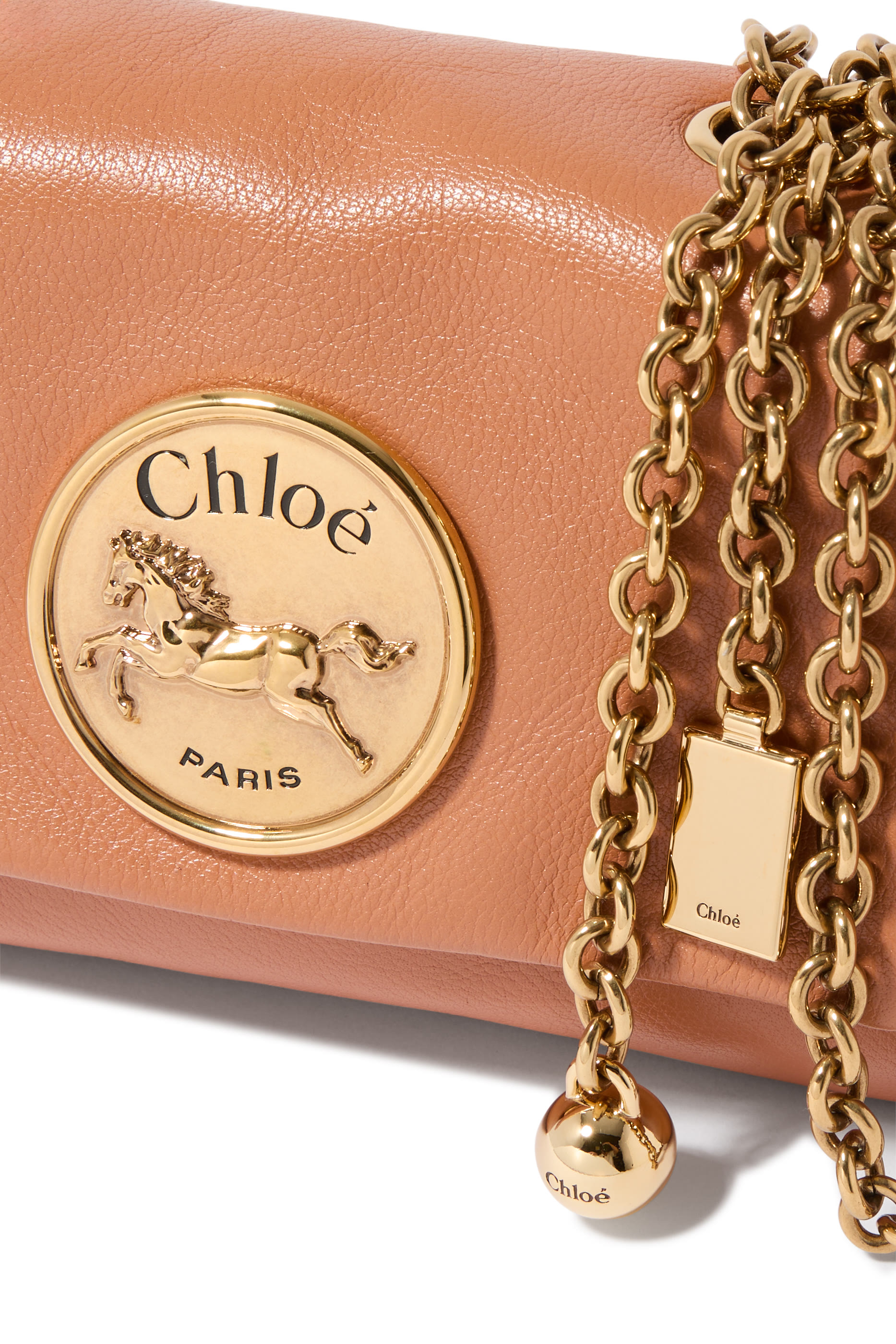 حقيبة كتف صغيرة بشعار الماركة