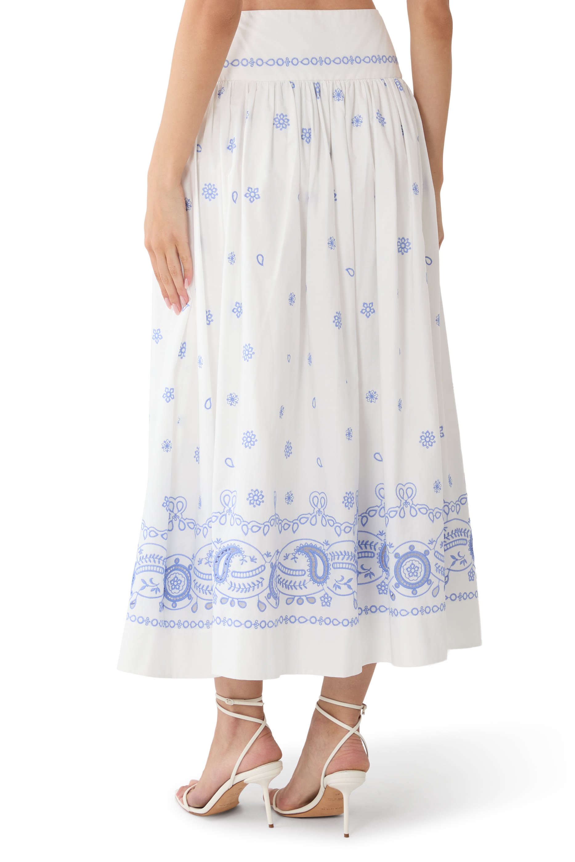 تنورة متوسطة الطول بتطريز