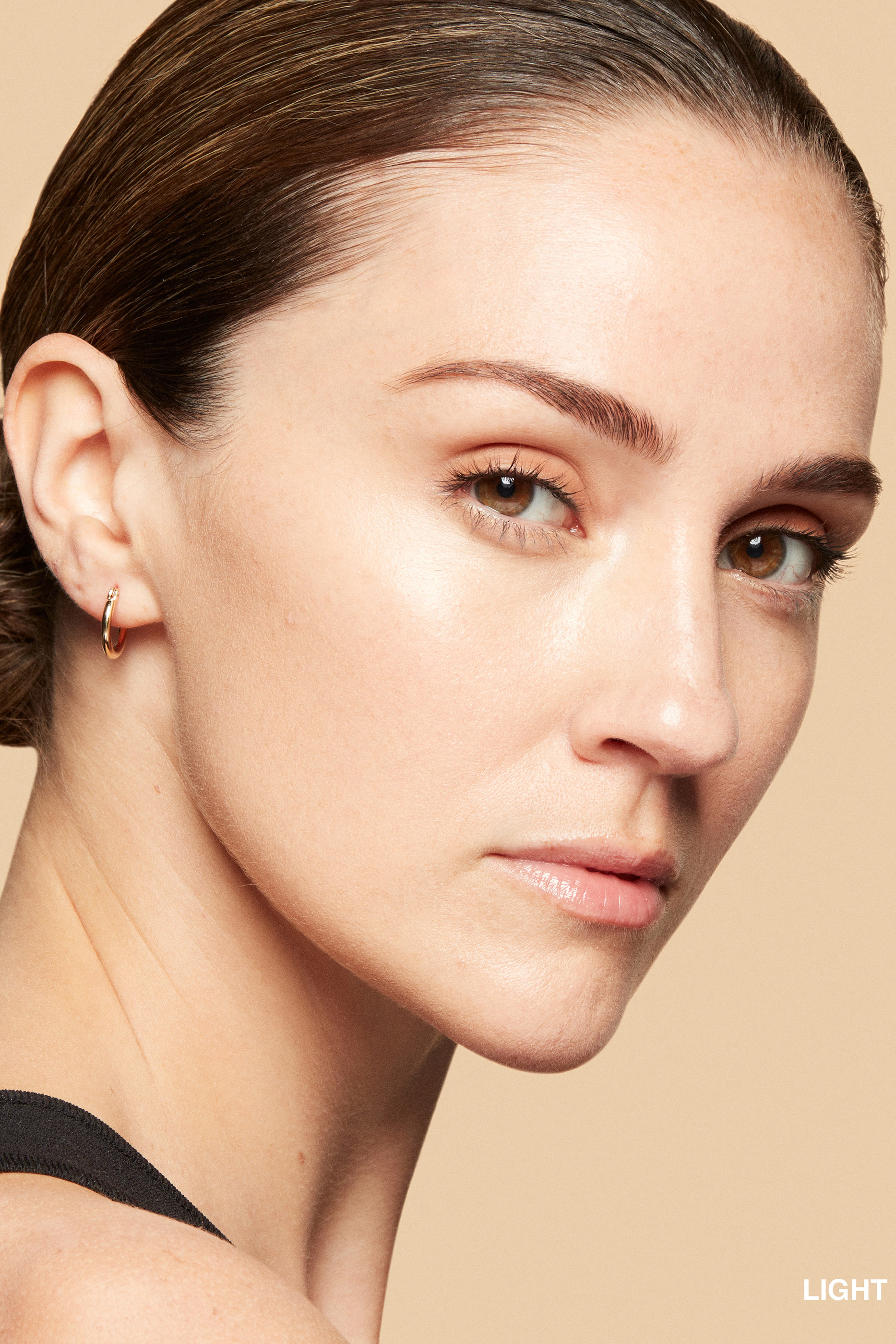 واقي شمس ملون غني بالفيتامينات وعامل حماية SPF 15