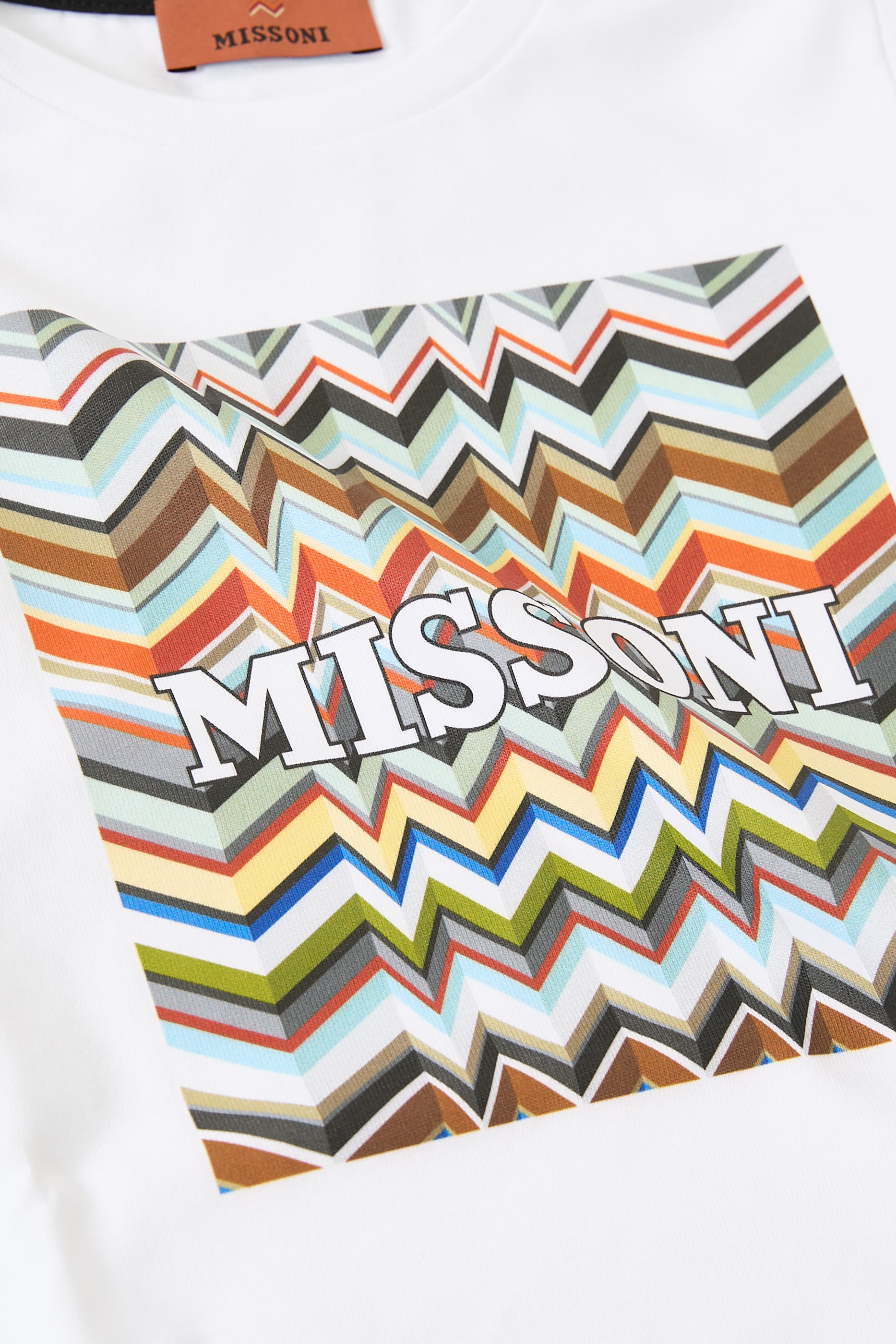 تيشيرت بخطوط متعرجة وشعار الماركة للأطفال