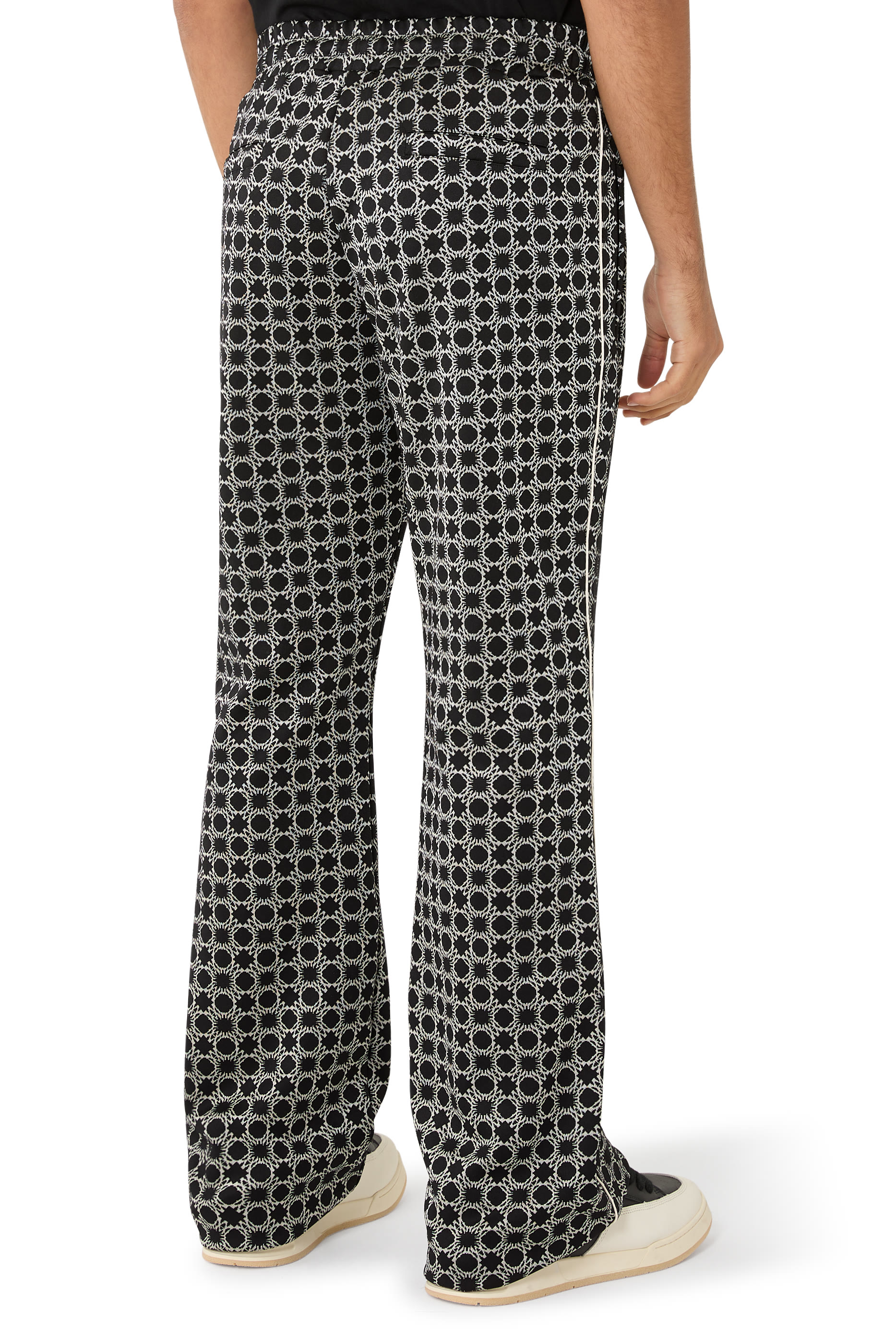 بنطال رياضي كواد بحافة واسعة وحرفي شعار الماركة