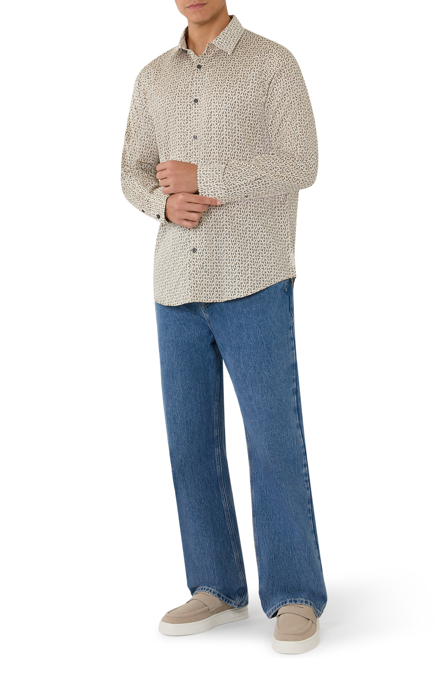 قميص مزين بشعار الماركة