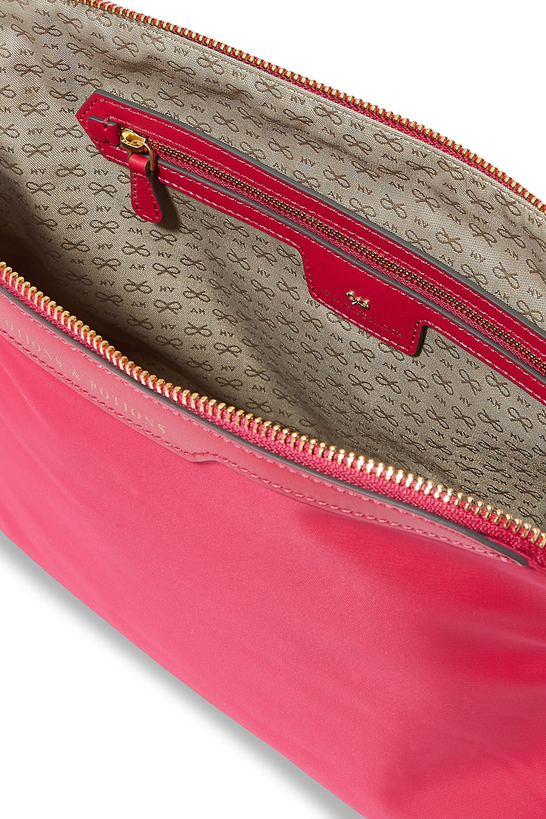 حقيبة صغيرة للمستحضرات العناية الشخصية