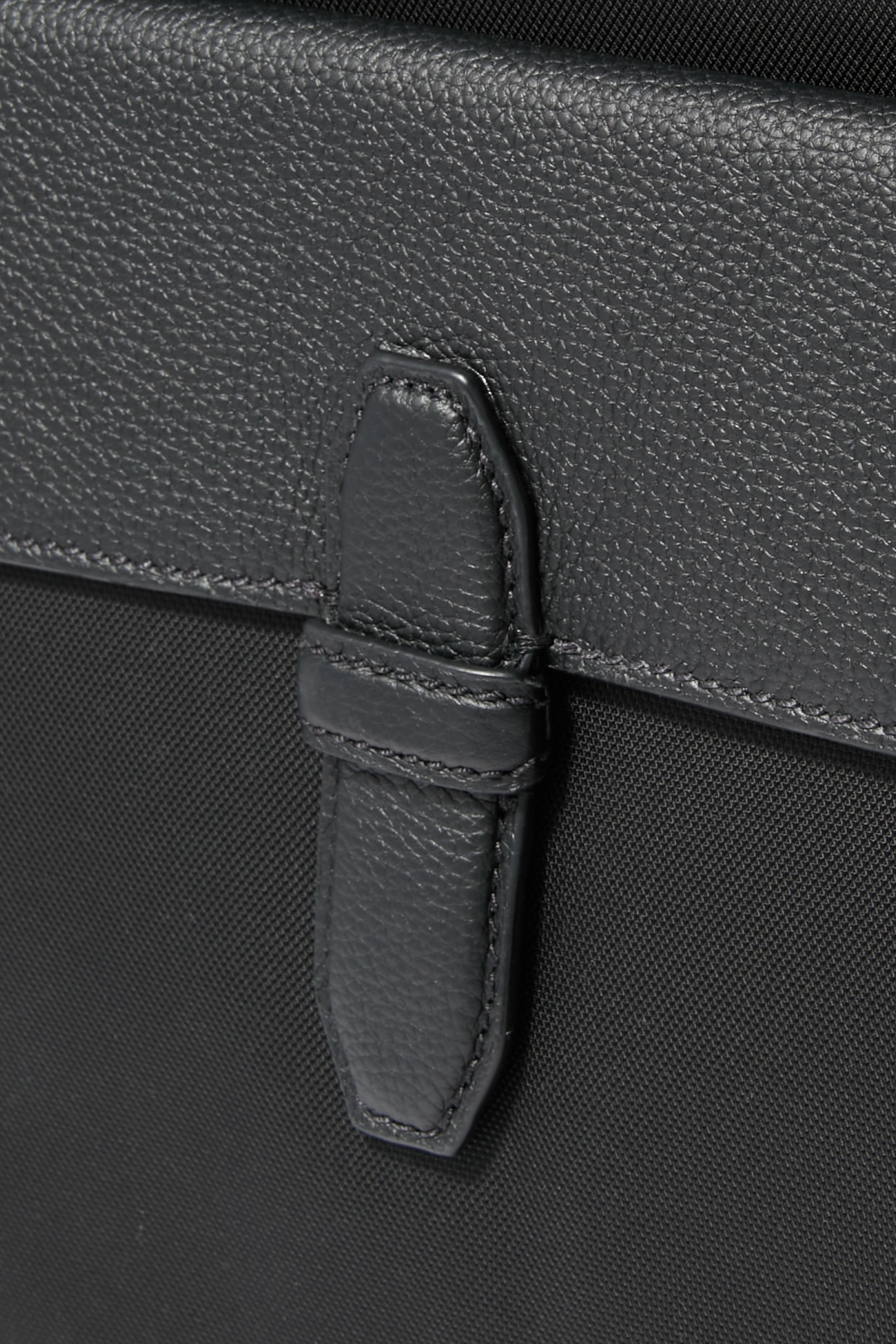 حقيبة ظهر نايلون وجلد بارز الملمس