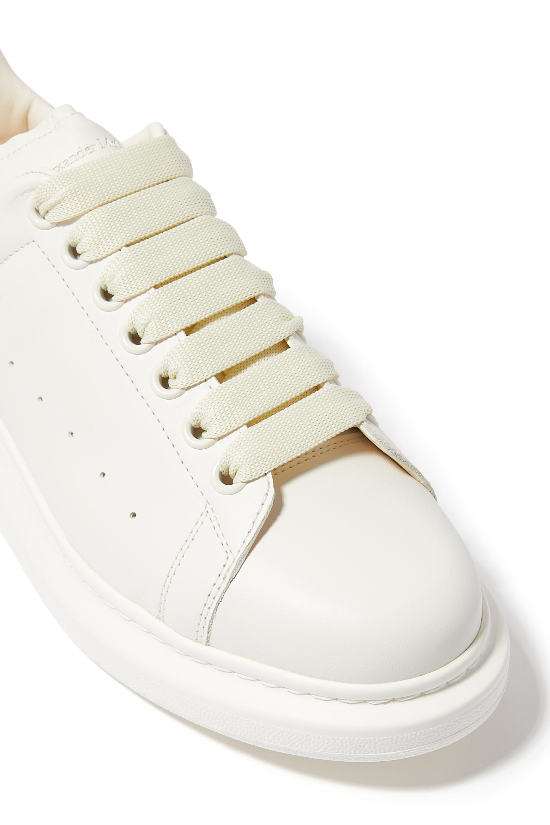 سنيكرز بنعل سميك