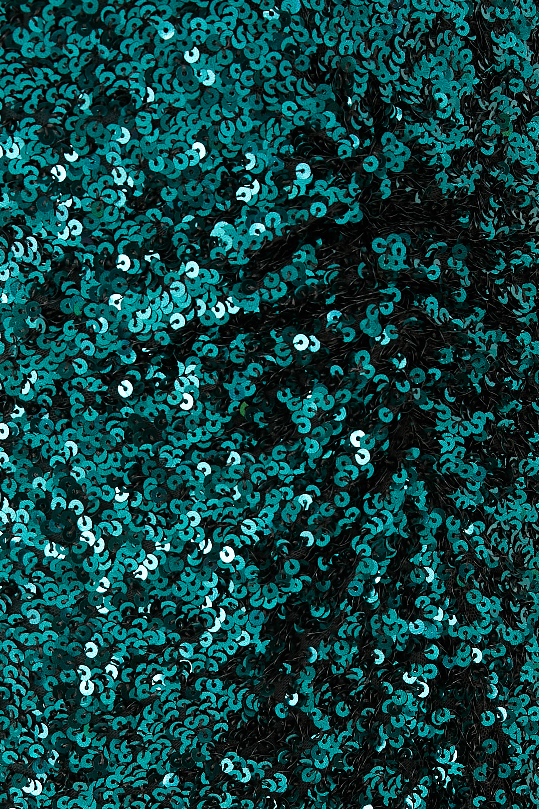 فستان متوسط الطول بفتحة مطرز بالترتر