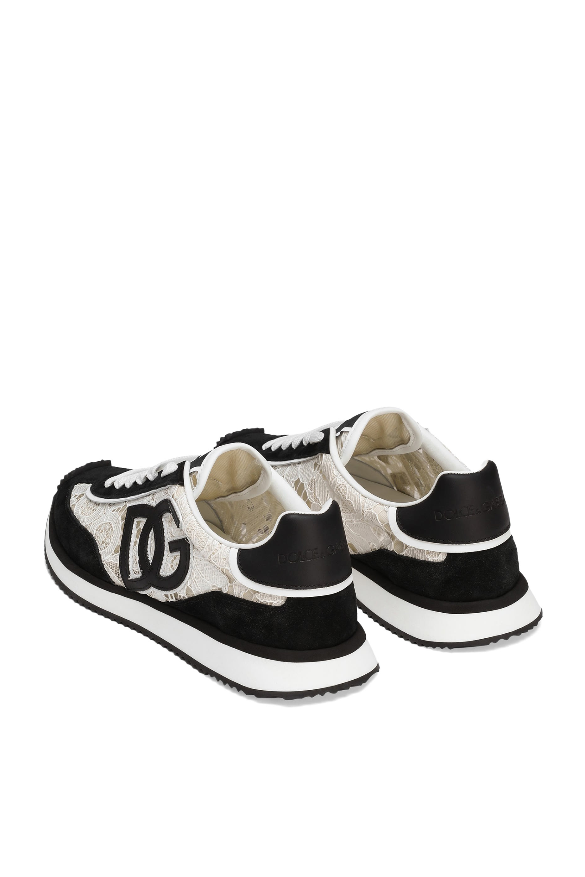 سنيكرز كوشن بحرفي شعار الماركة دانتيل