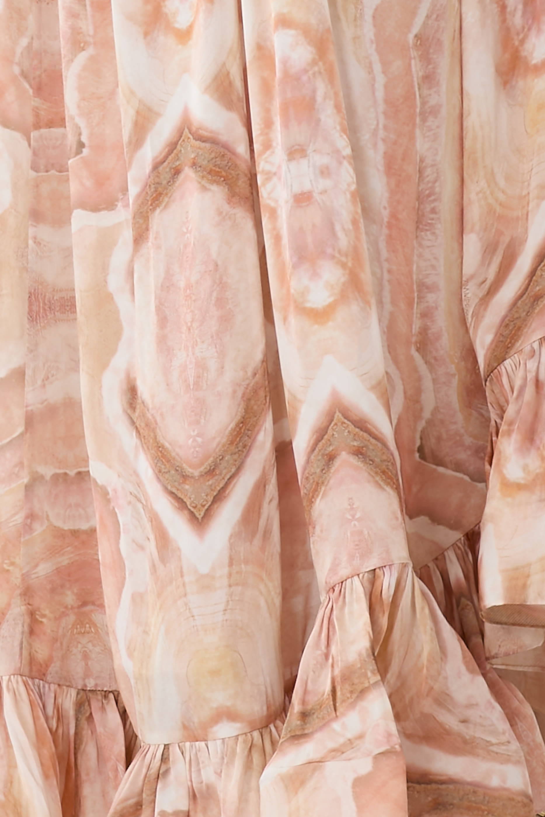 فستان سهرة الومينيت بكشكش