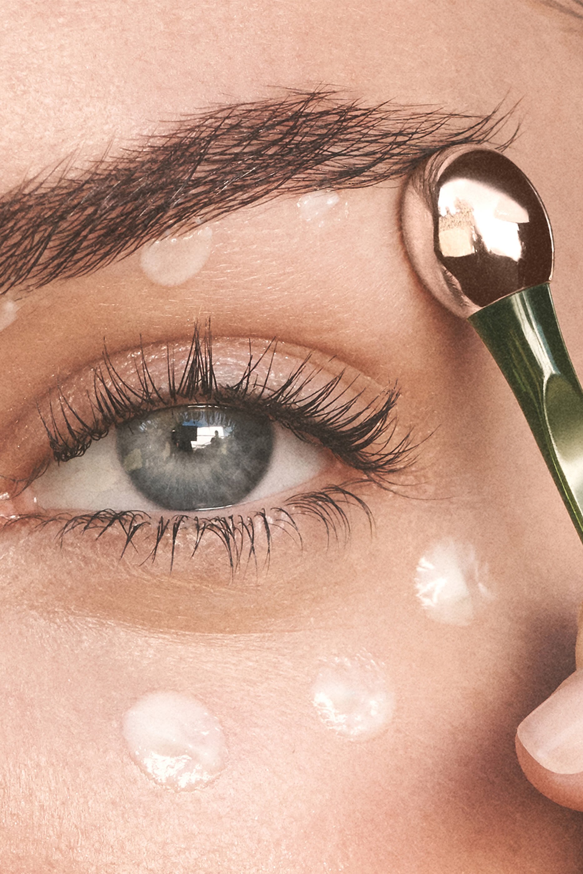 مركز لمنطقة ما حول العينين