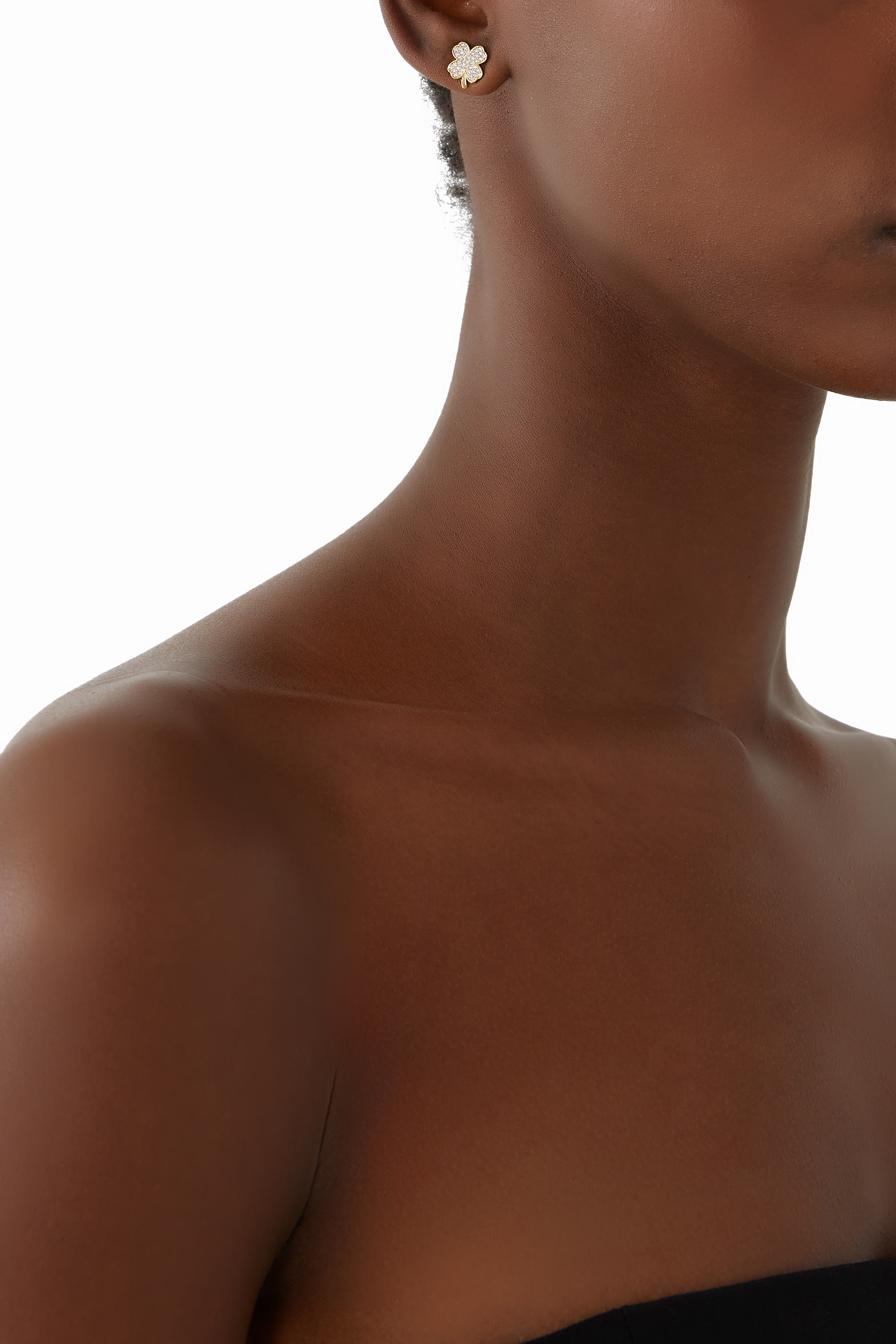 أقراط لاكي تشارم بتصميم برسيم بأحجار بافيه