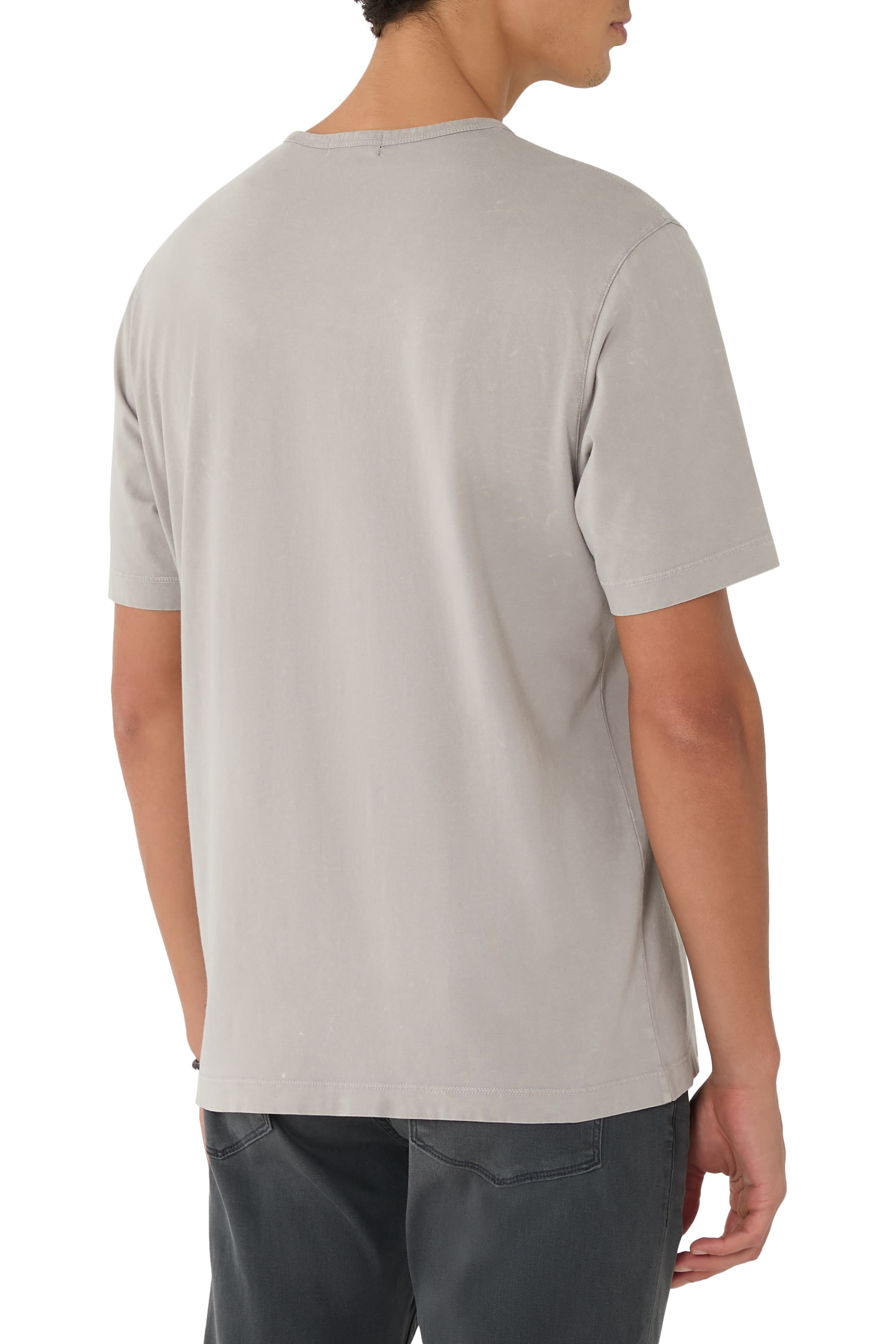 تيشيرت بياقة ضيقة مضلعة