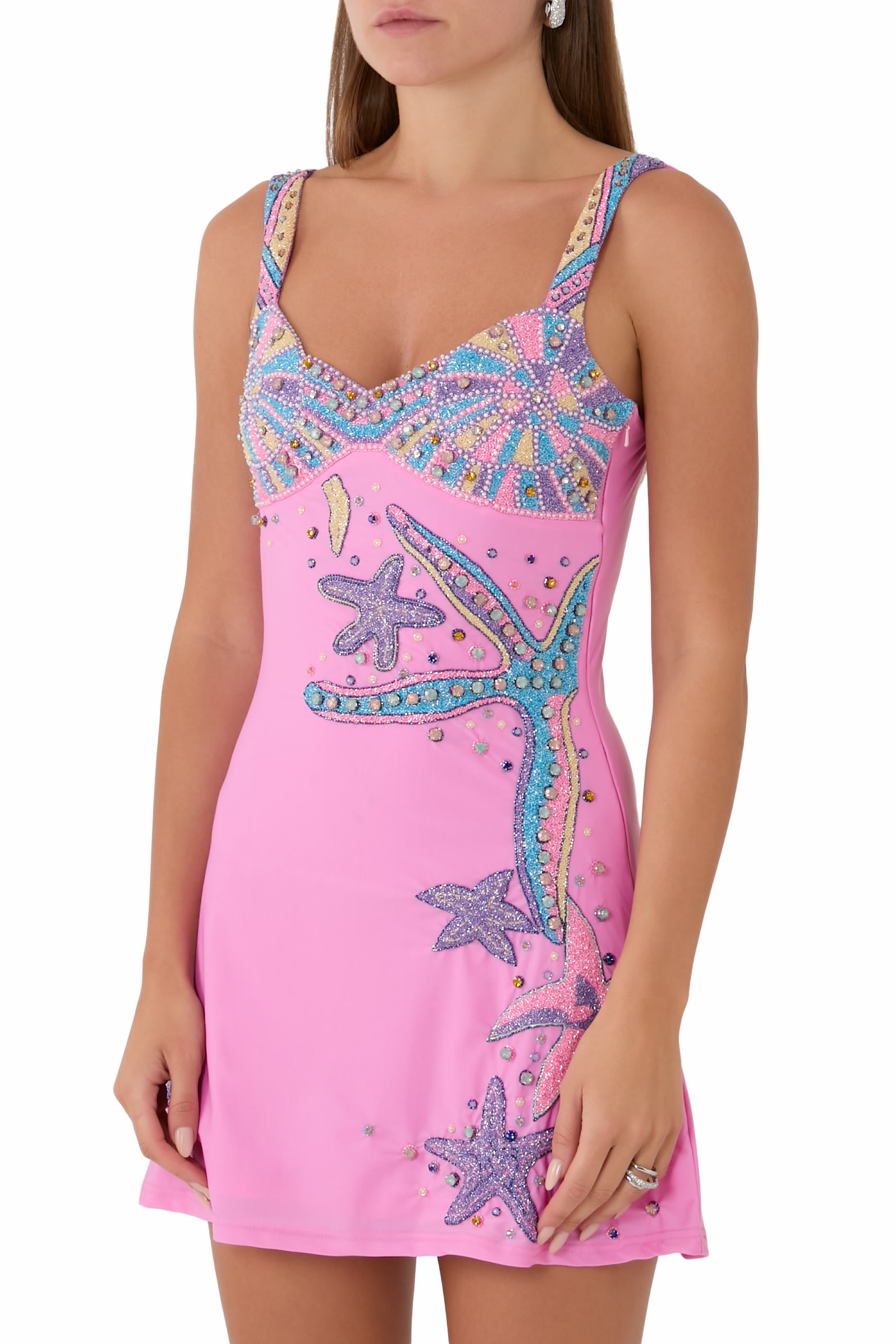 فستان قصير بتطريز صدفات