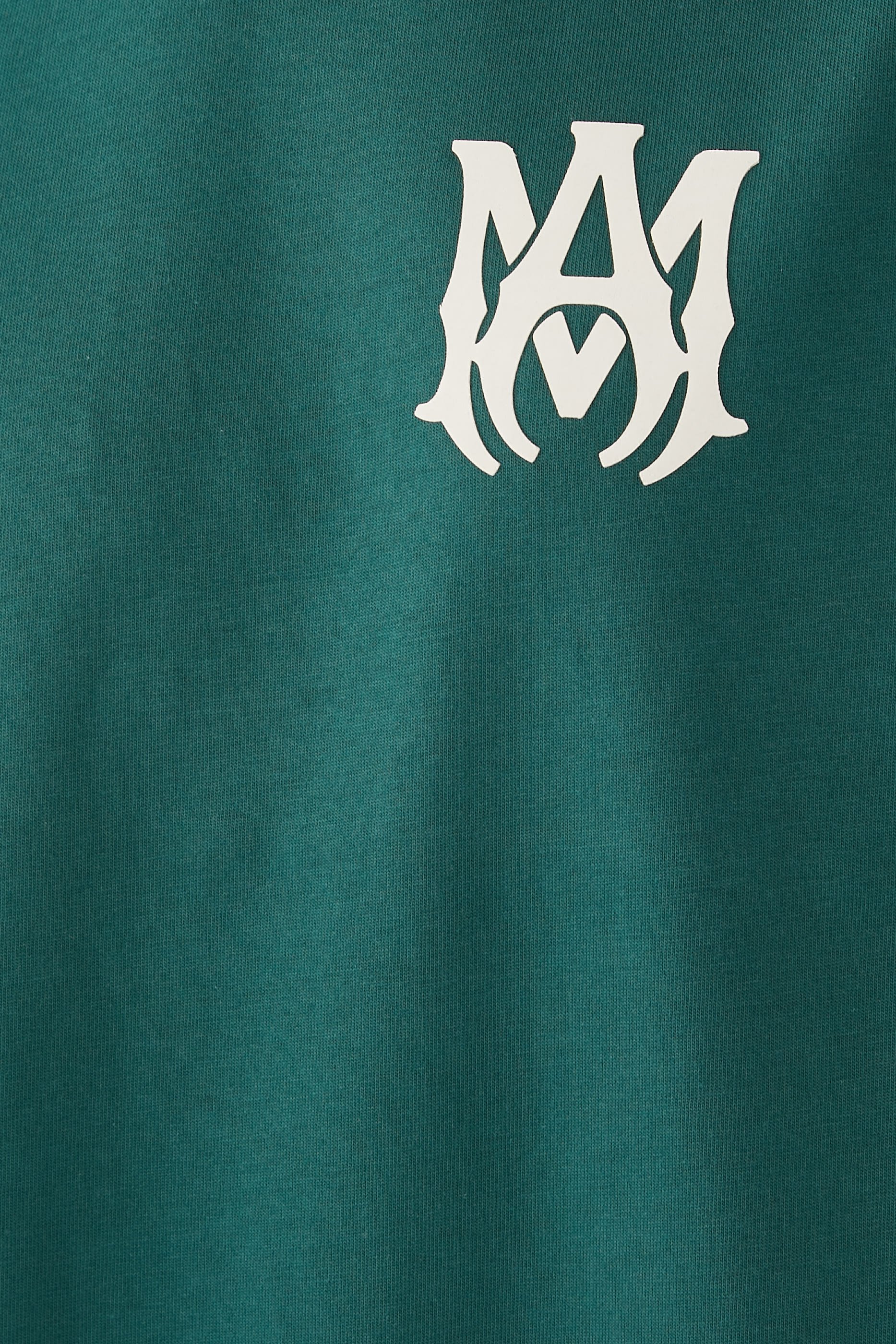 تيشيرت بحروف شعار الماركة