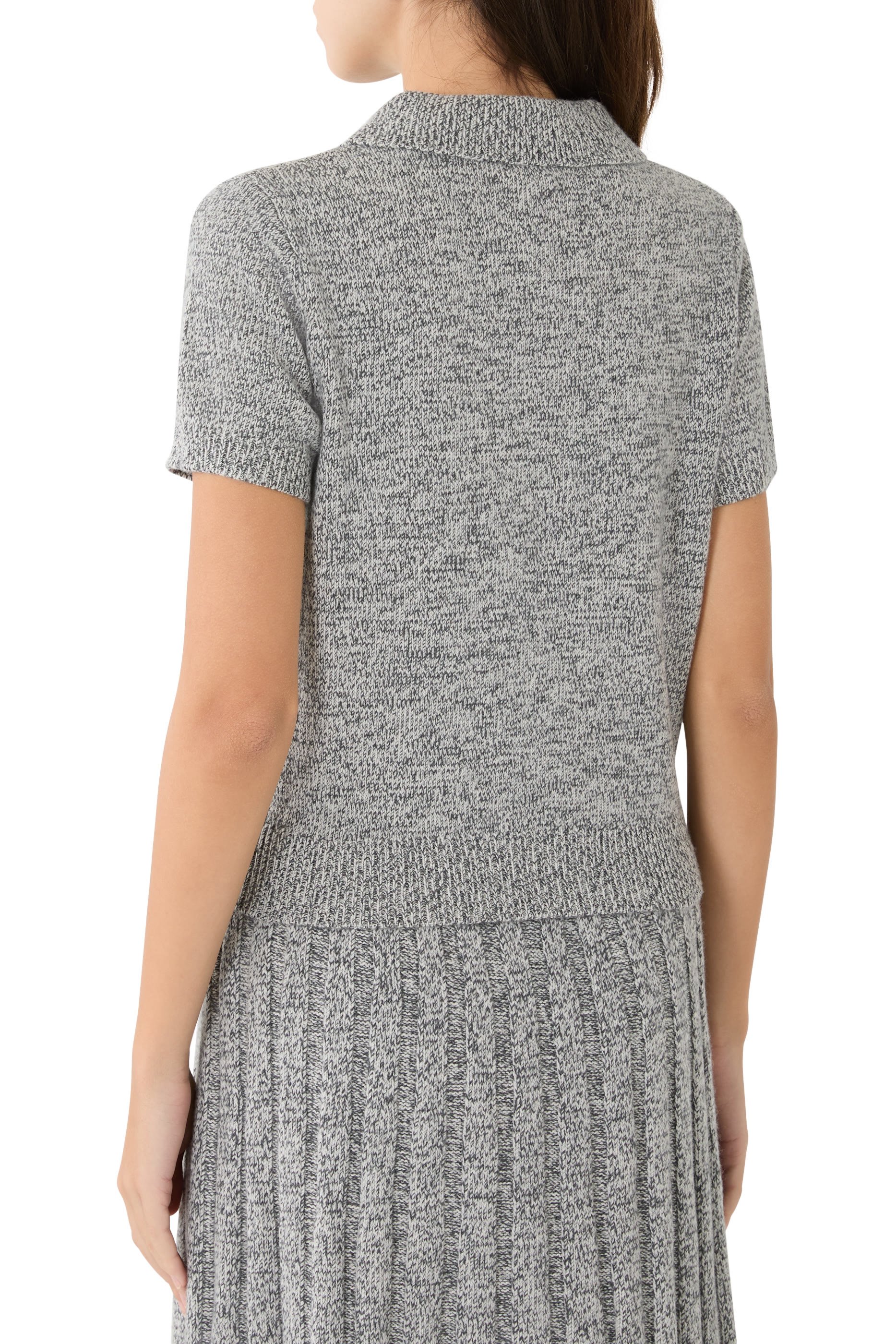 قميص بولو بأكمام قصيرة