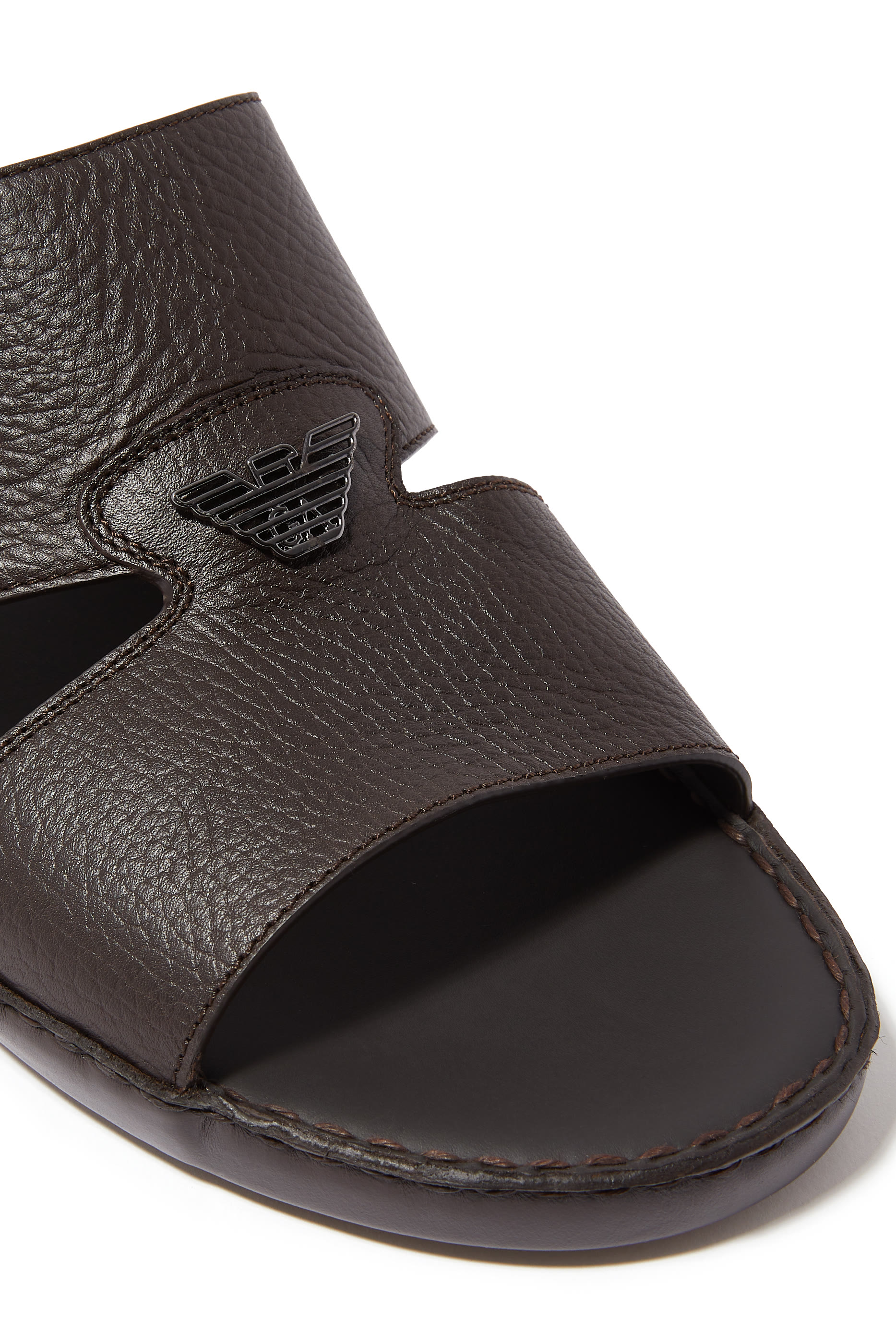 صندل بشعار الماركة