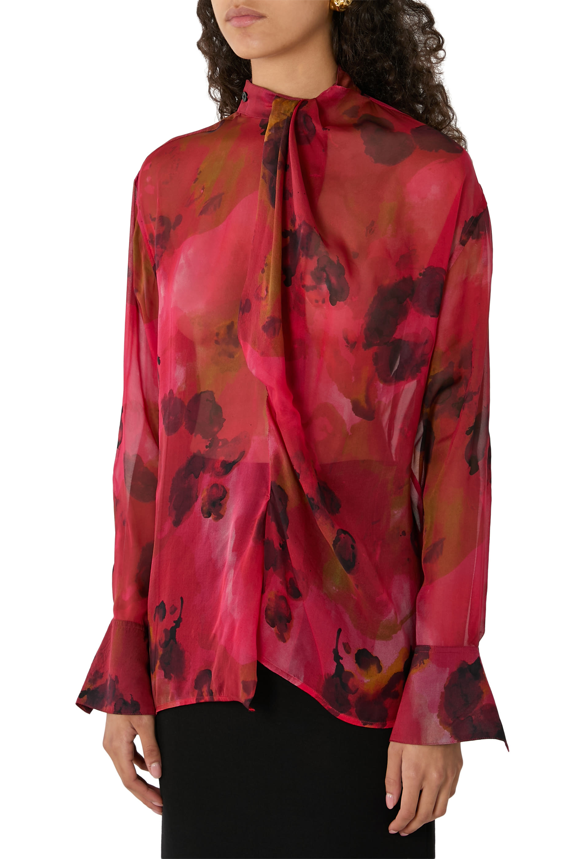 بلوزة بتفاصيل درابيه