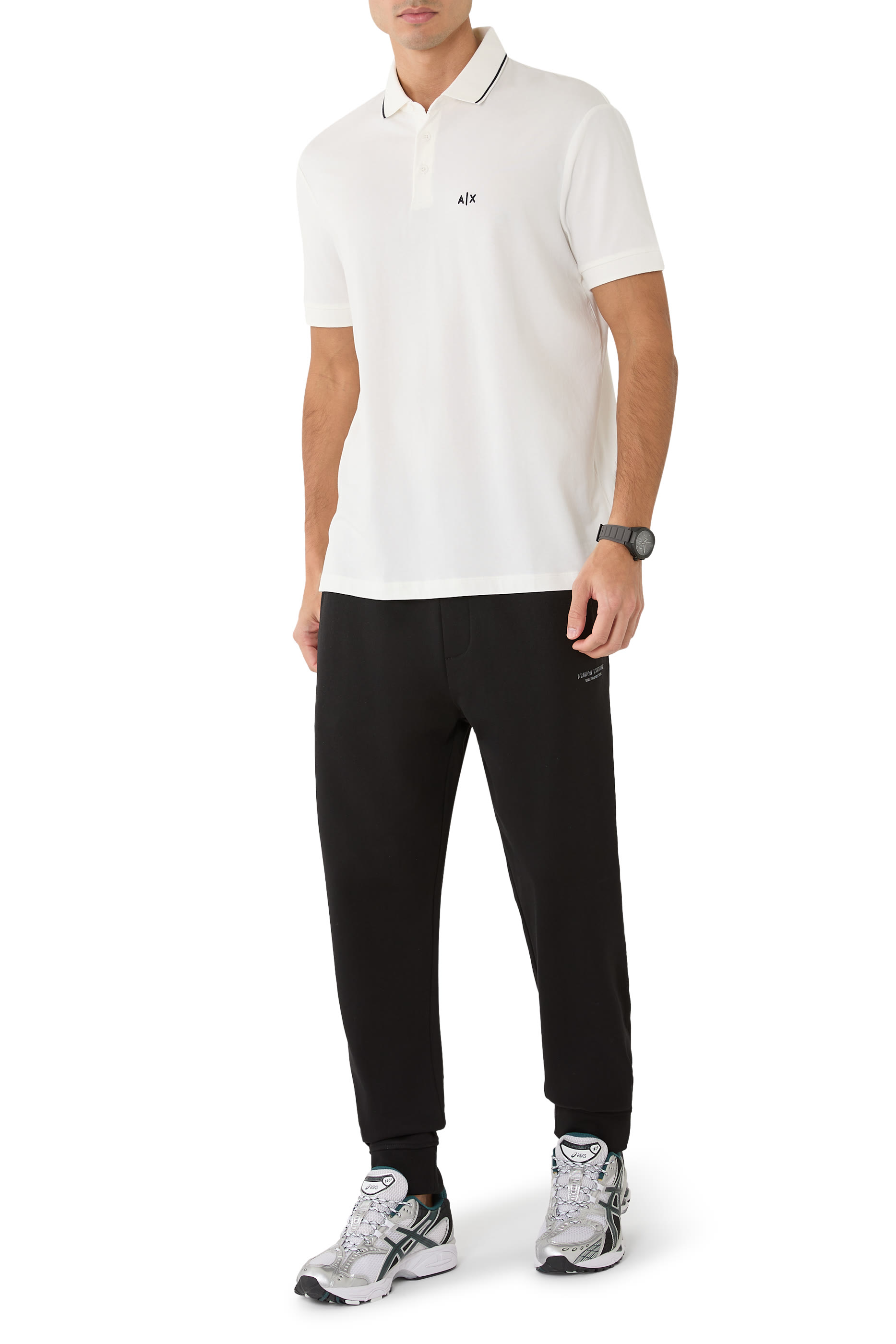 قميص بولو بقصة ضيقة وشعار الماركة