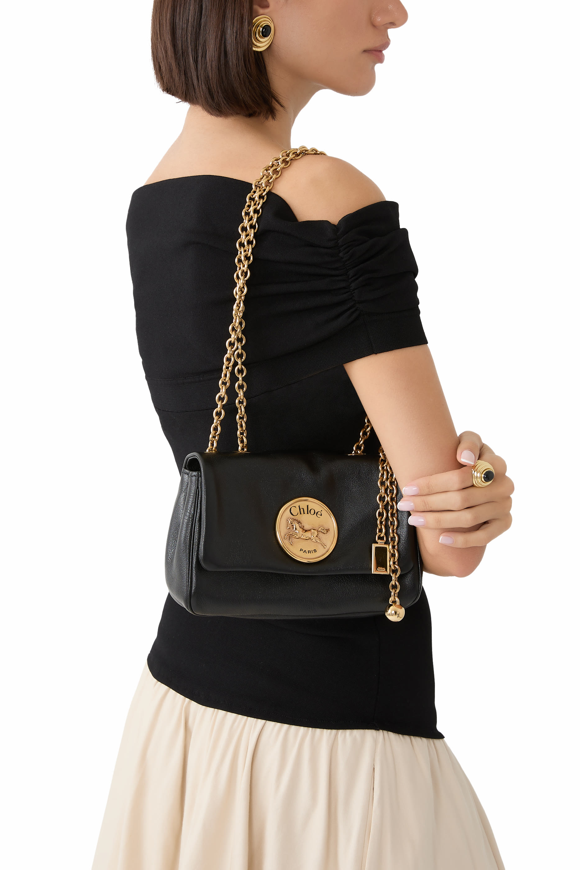 حقيبة كتف صغيرة بشعار الماركة