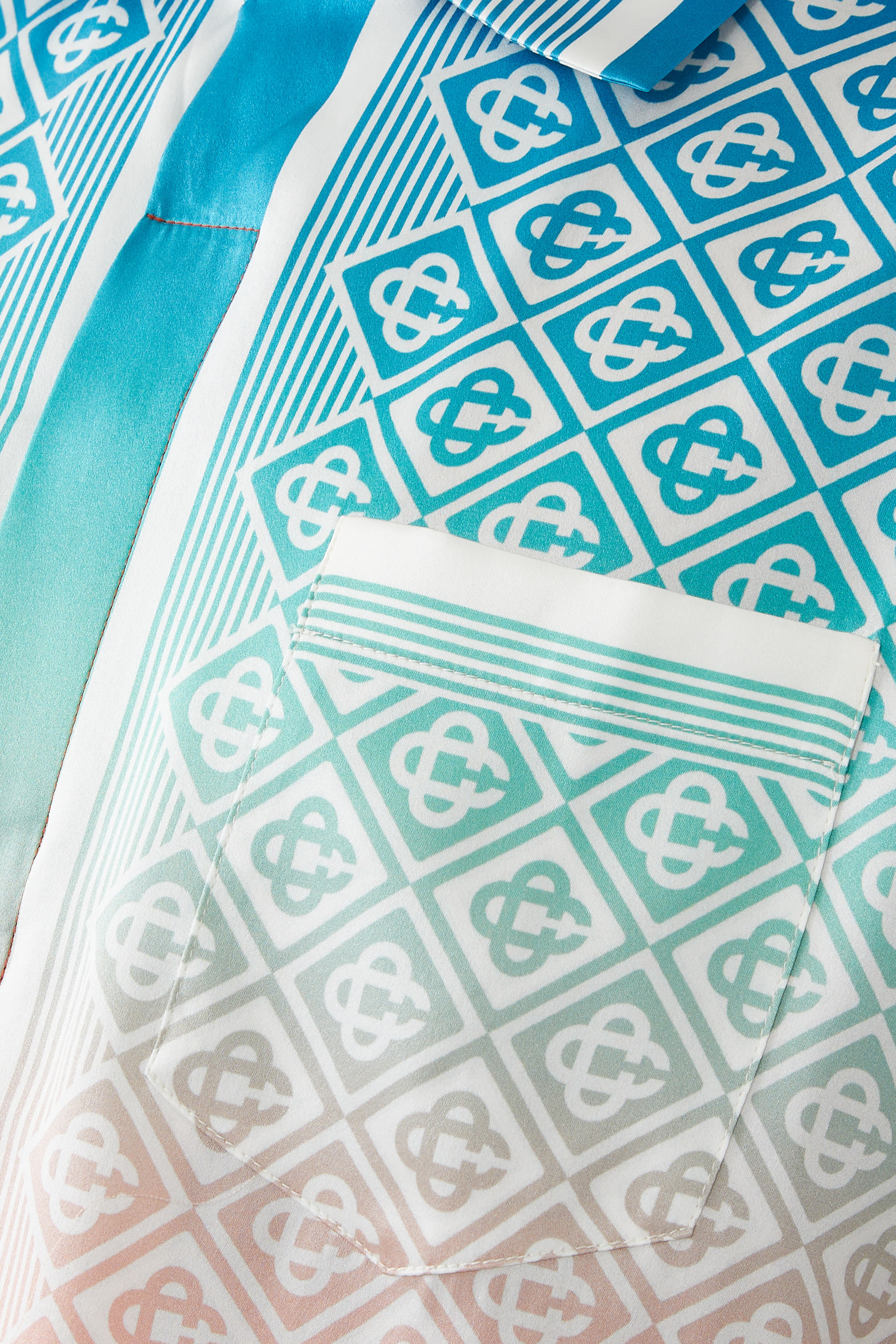 تيشيرت بأكمام قصيرة وياقة كوبية