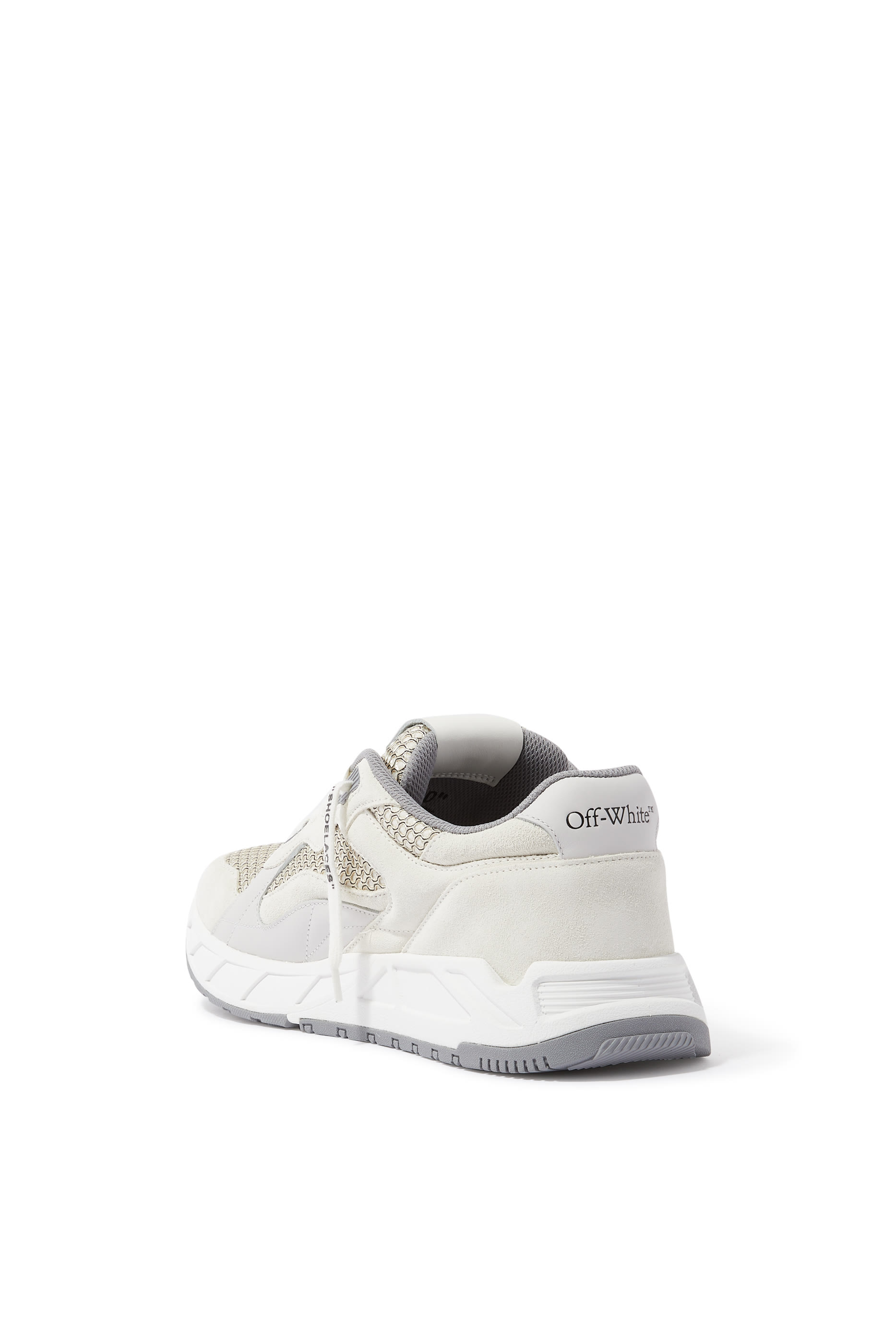 سنيكرز كيك أوف جلد