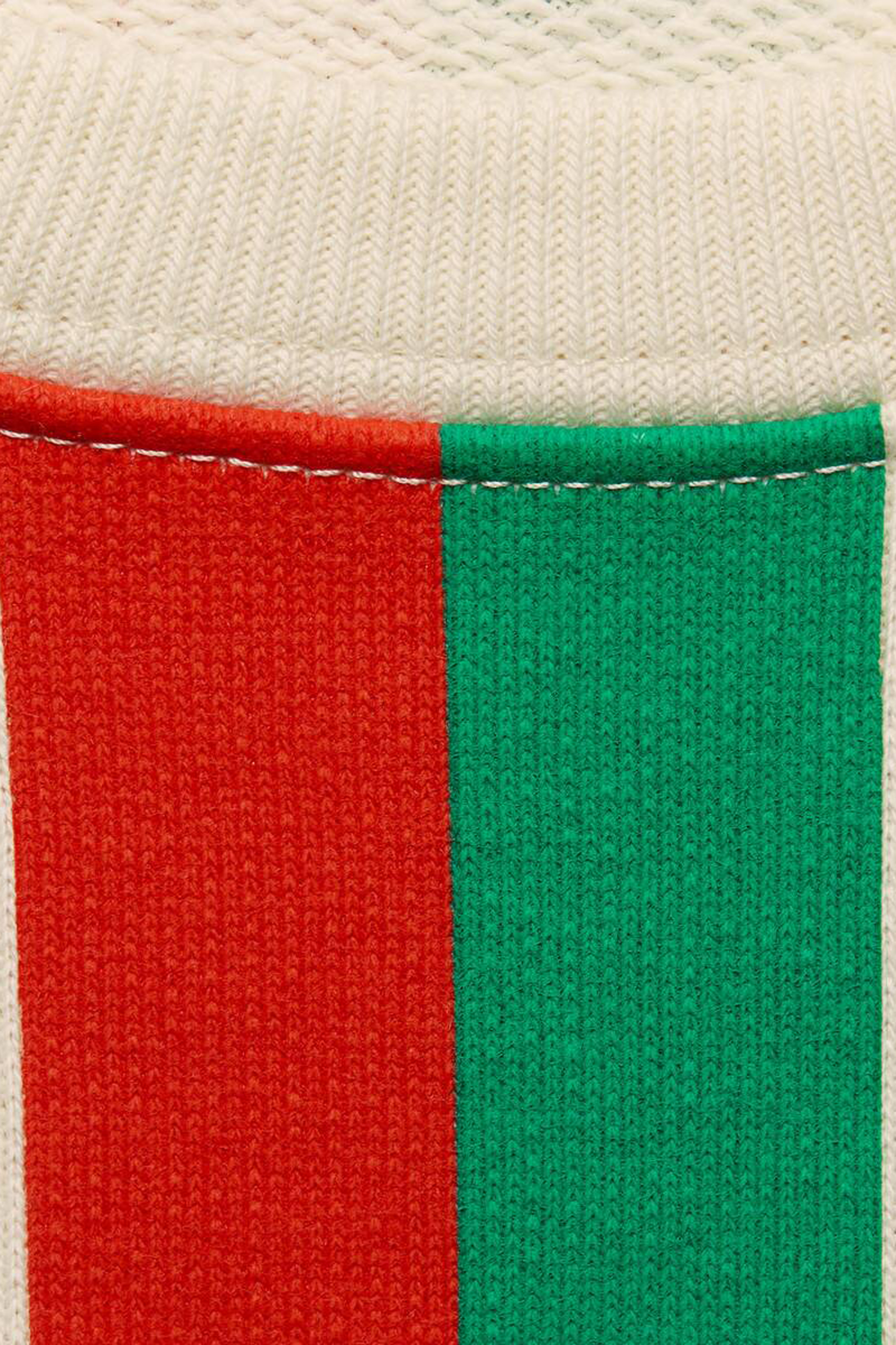 سويت شيرت بطبعة Fake في الأمام وNot في الخلف