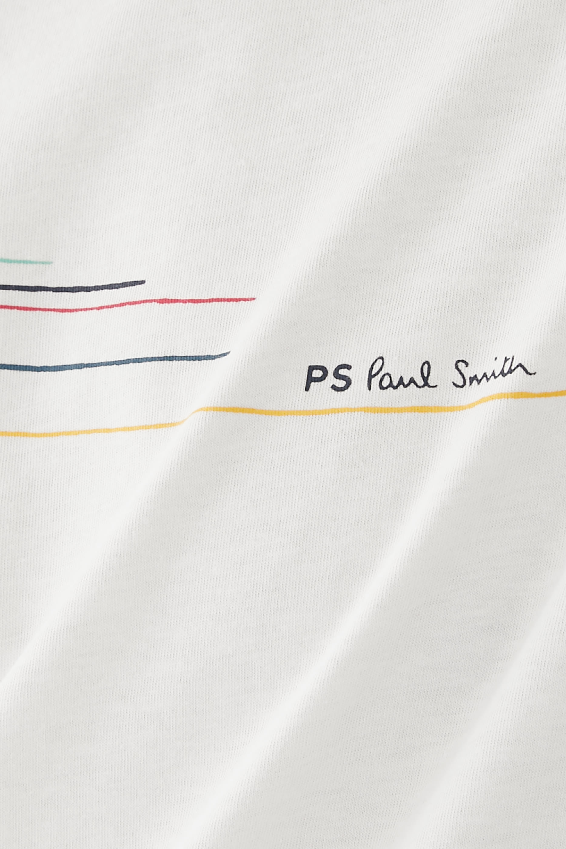 تيشيرت بطبعات خط على الصدر