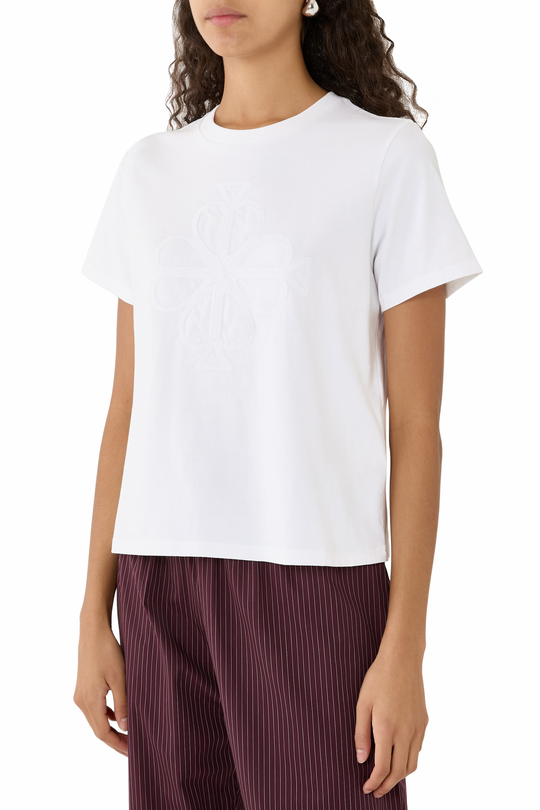 تيشيرت مطرز بقلوب بالشكل البستوني