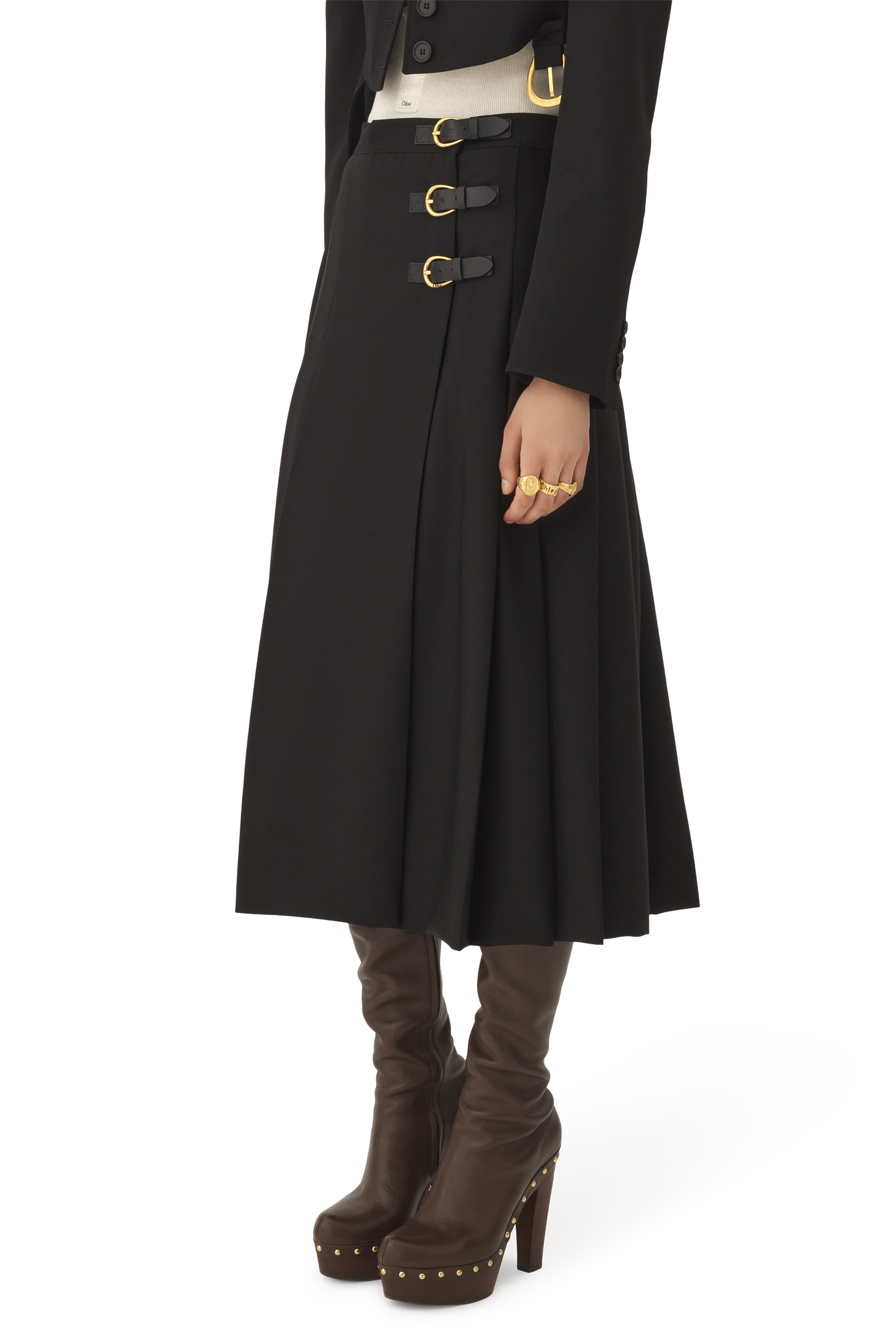 تنورة متوسطة الطول بطيات وأشرطة جلد بمشابك