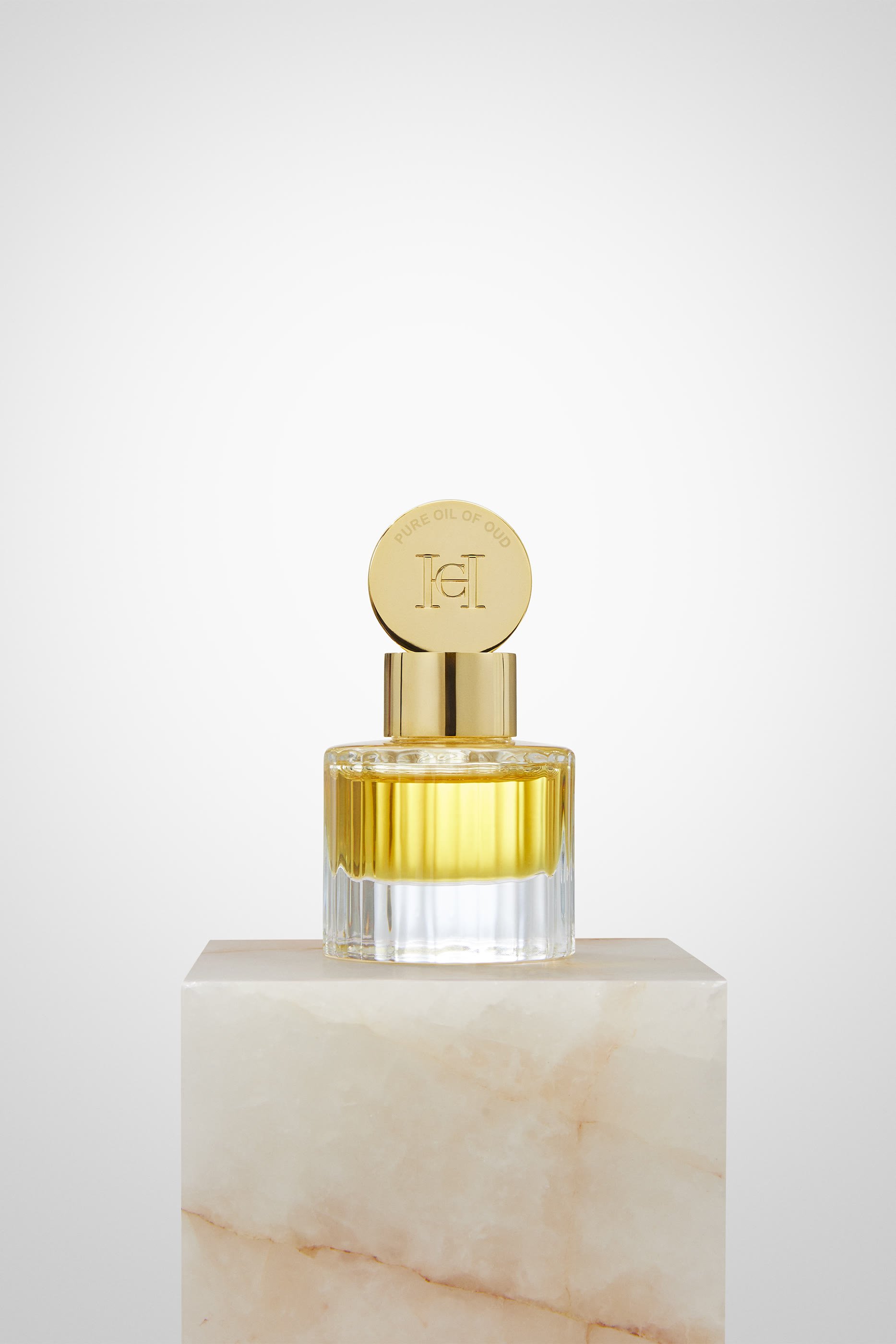 زيت العود النقي