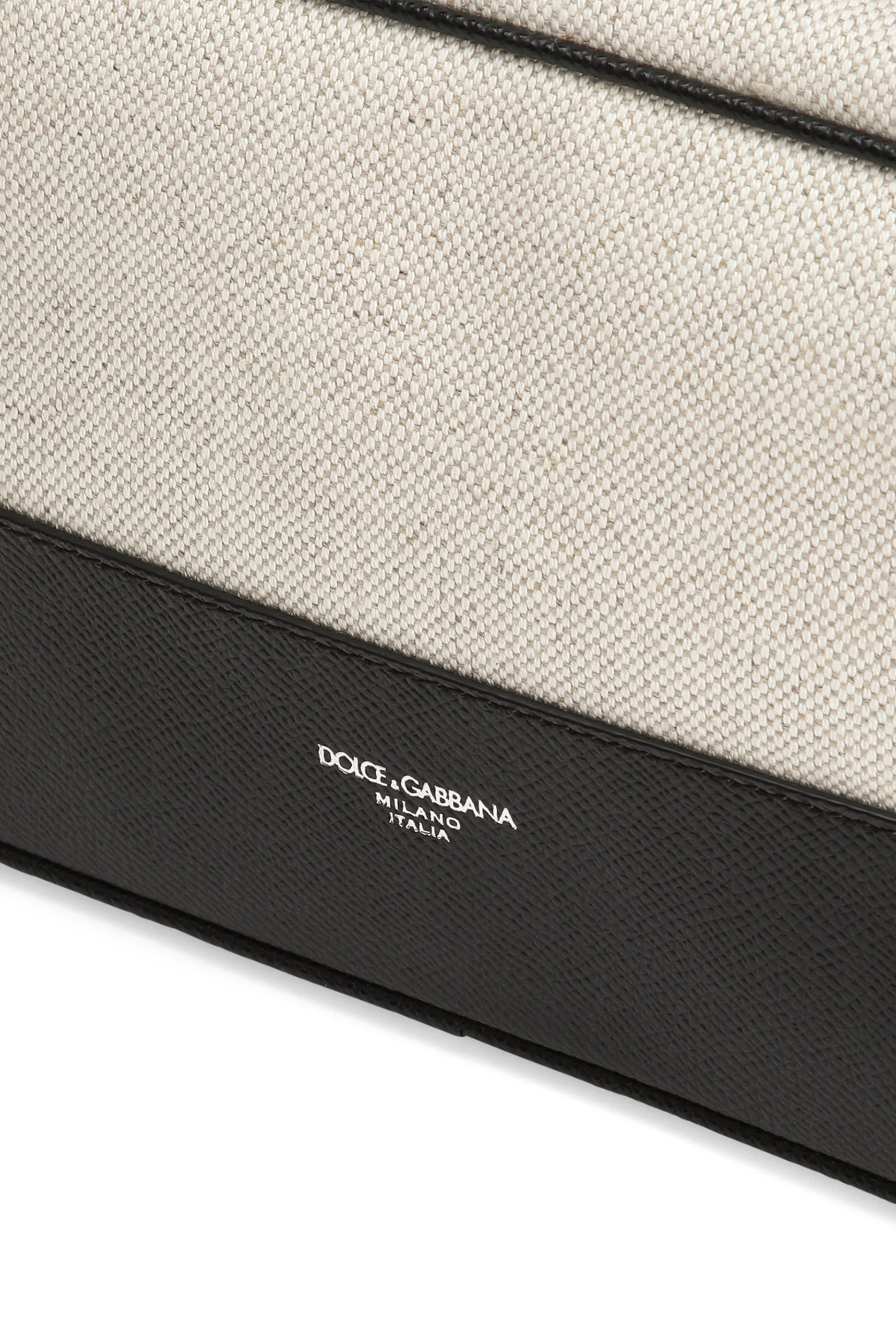 حقيبة صغيرة بشعار الماركة جلد عجل