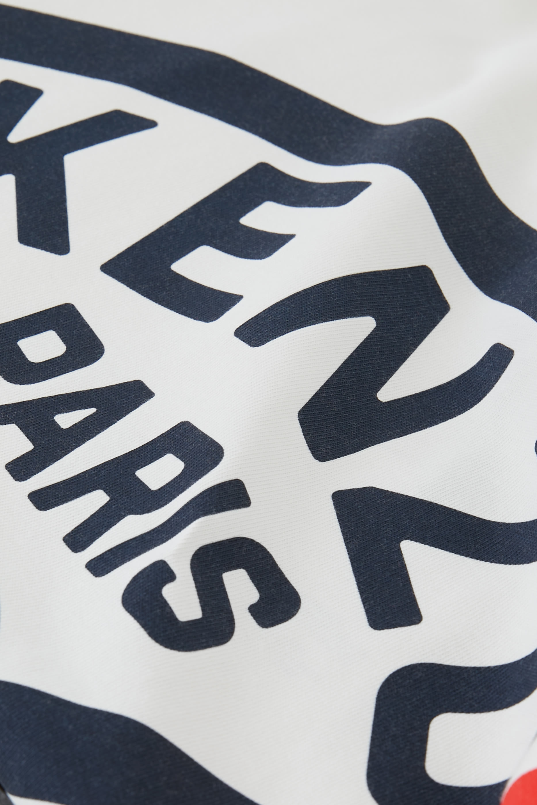 تيشيرت بشعار الماركة للأطفال