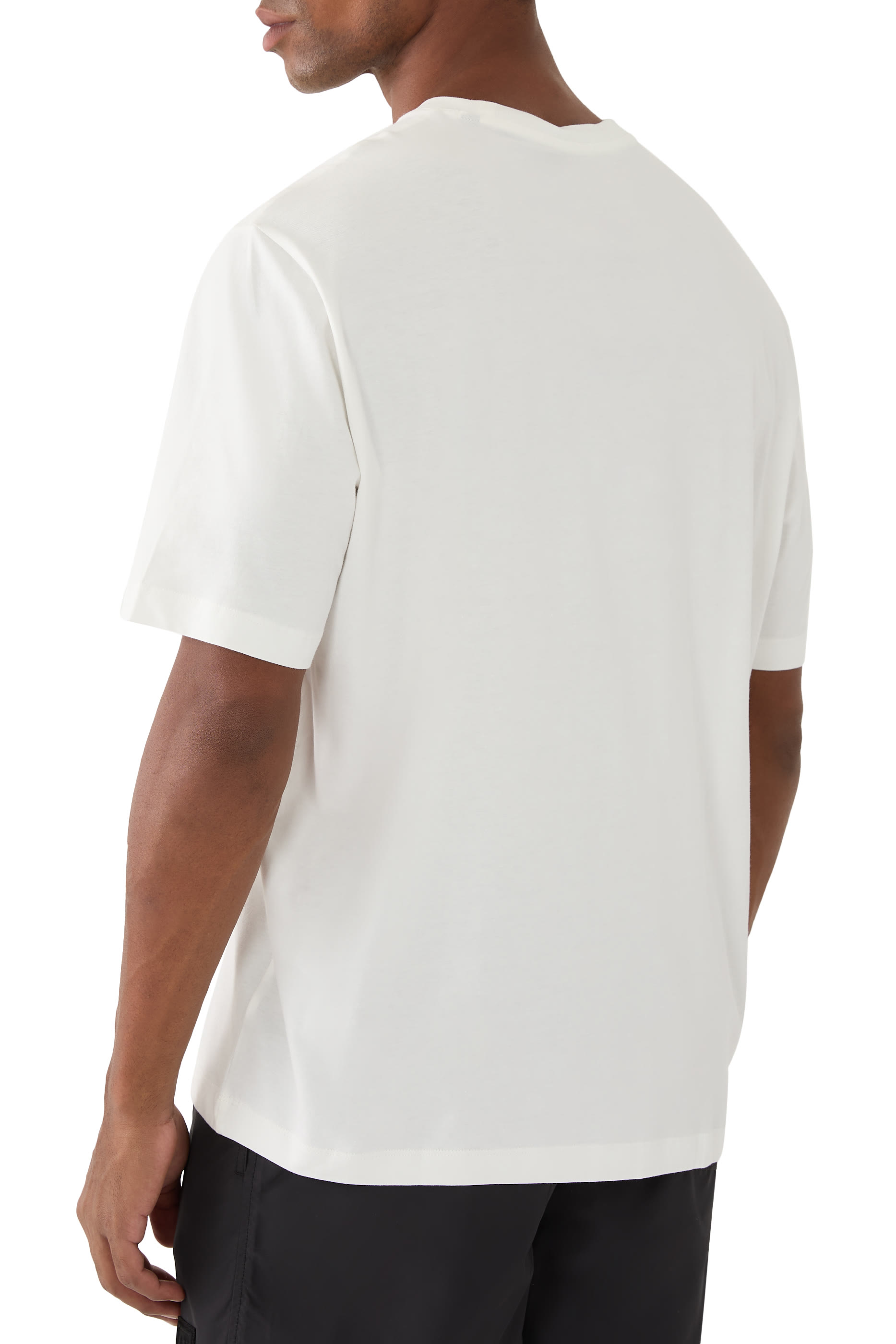 تيشيرت بشعار الماركة