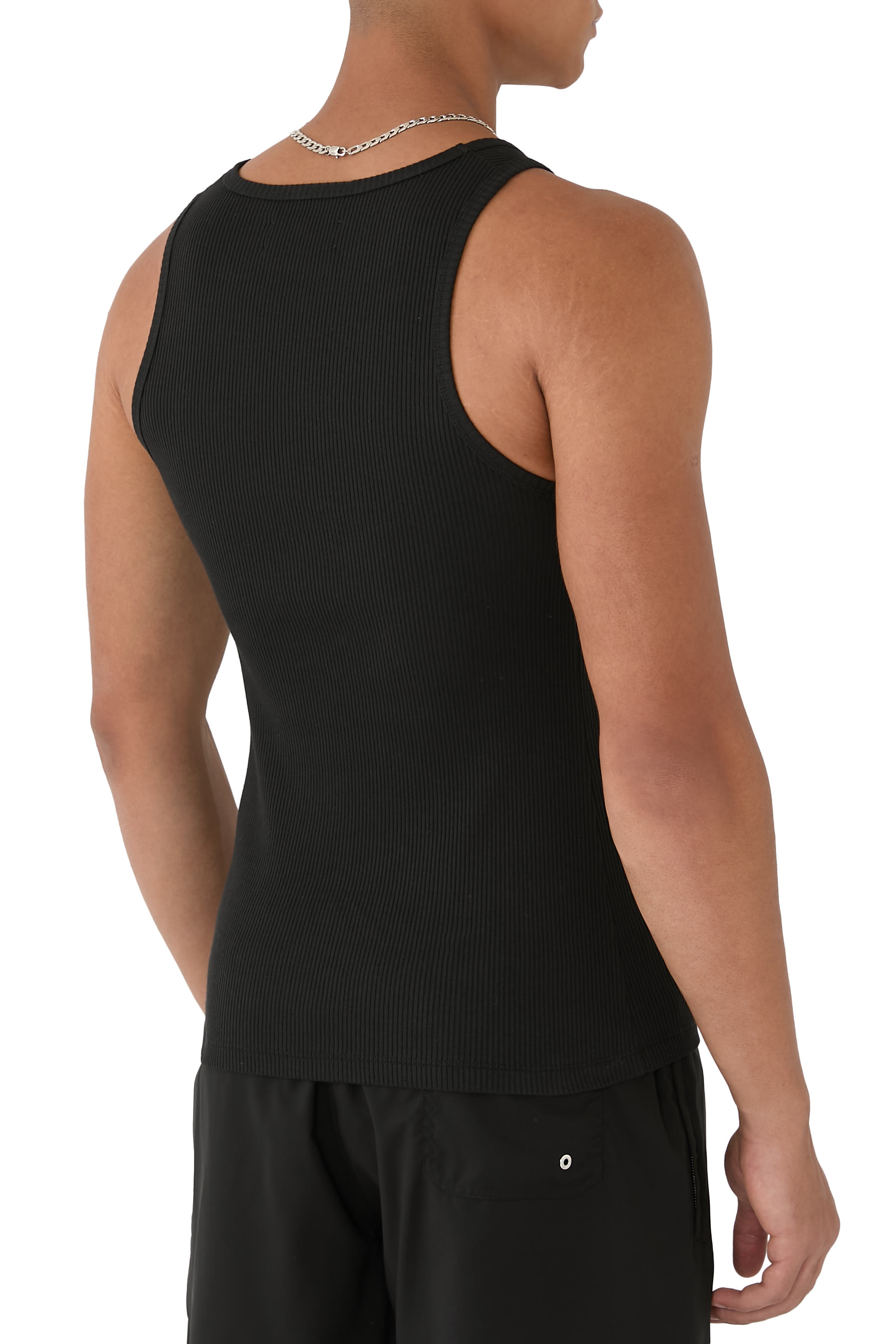 بلوزة بلا أكمام بشعار الماركة بنفس اللون