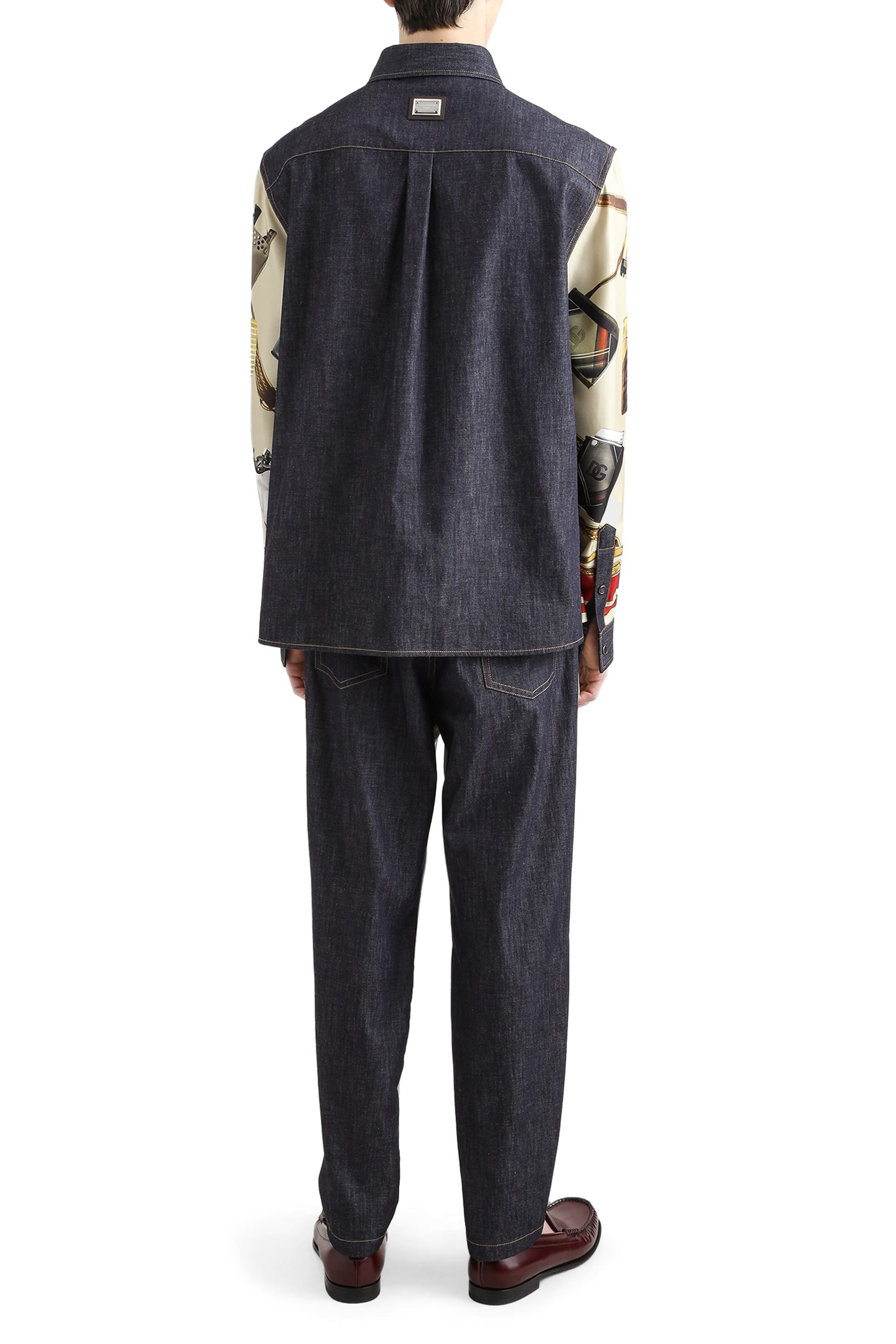 بنطال جينز بقصة واسعة ونقشة بلون أفتح دنيم وحرير