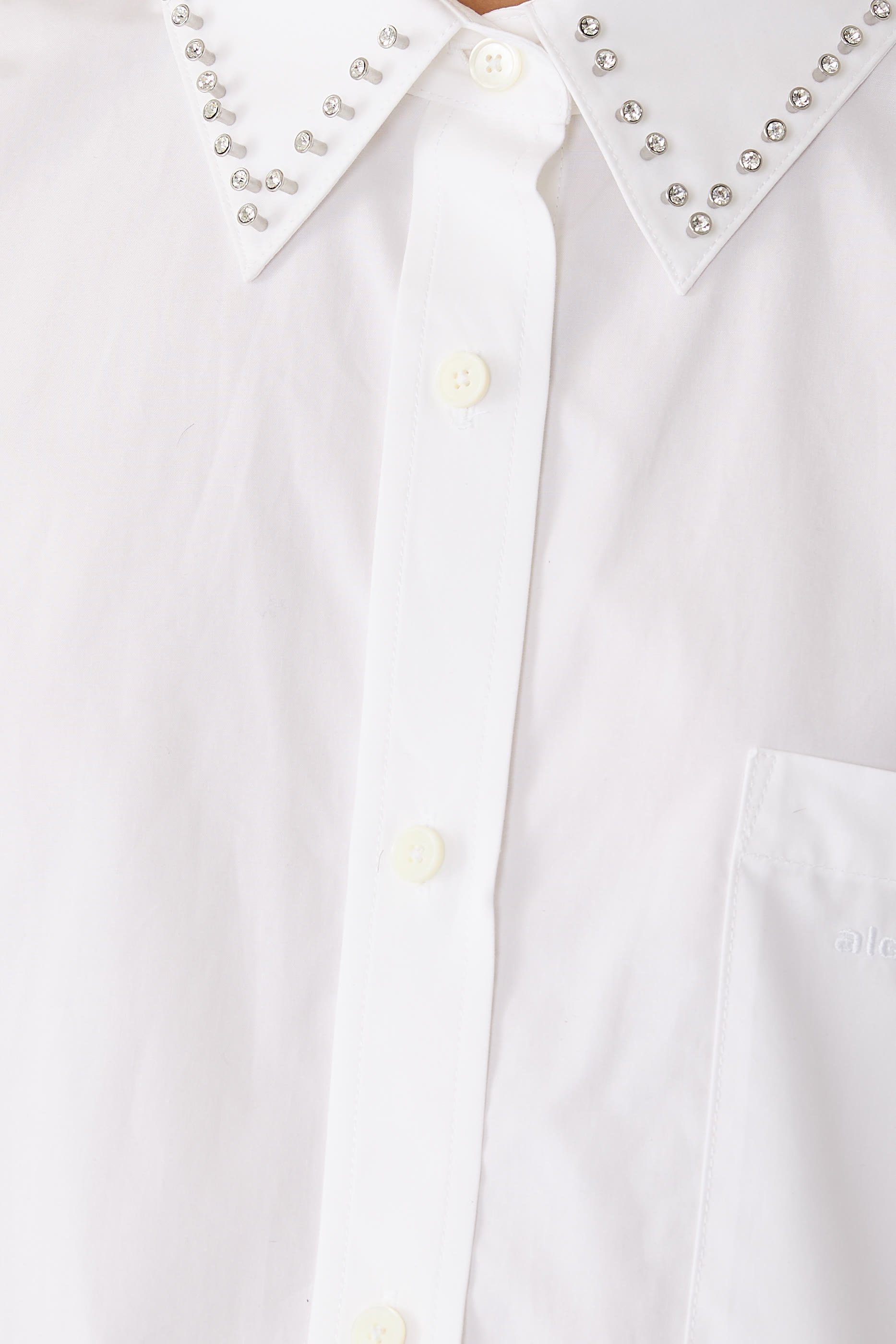 قميص بقصة قصيرة مزين بكريستال