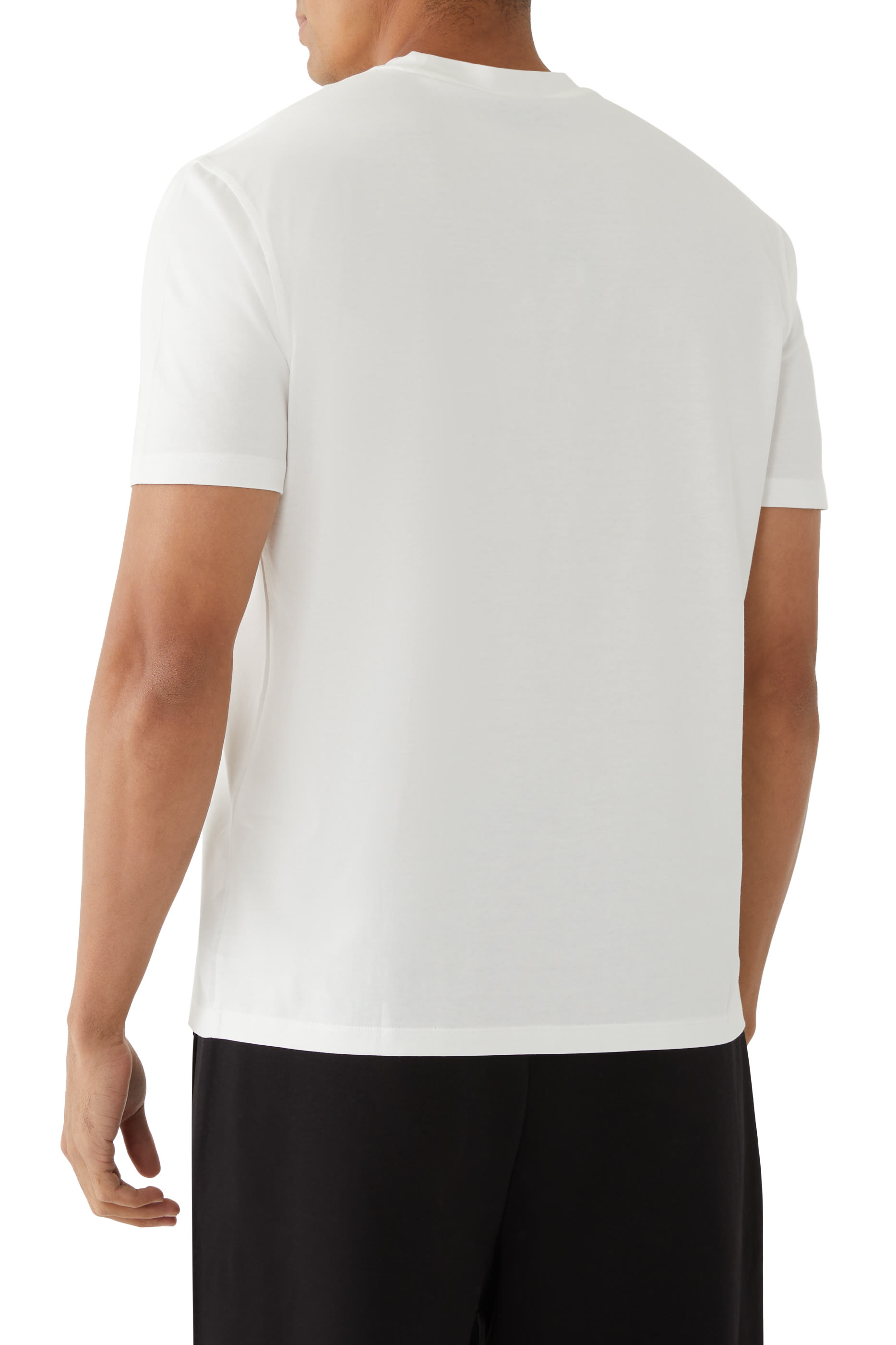 تيشيرت بنقشة شعار الماركة بحجم صغير