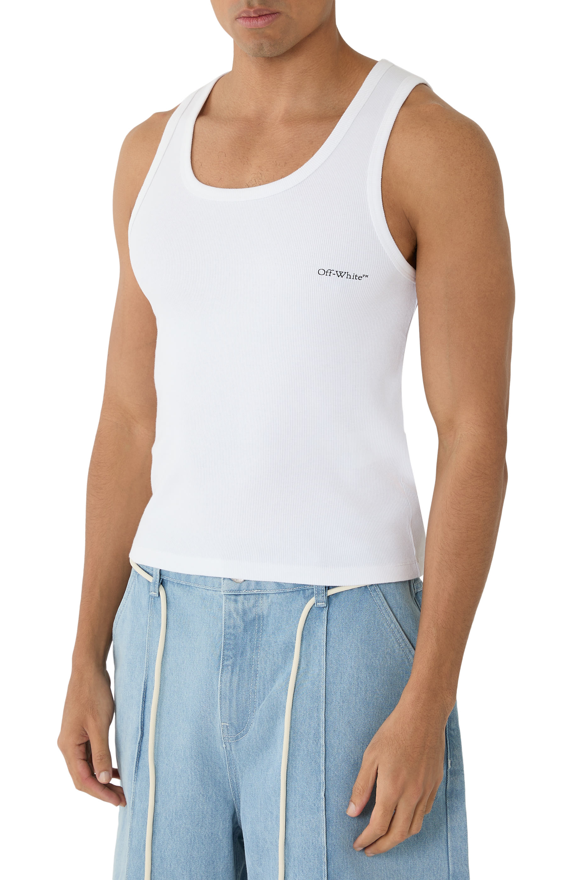 بلوزة بوكيش مضلعة بلا أكمام