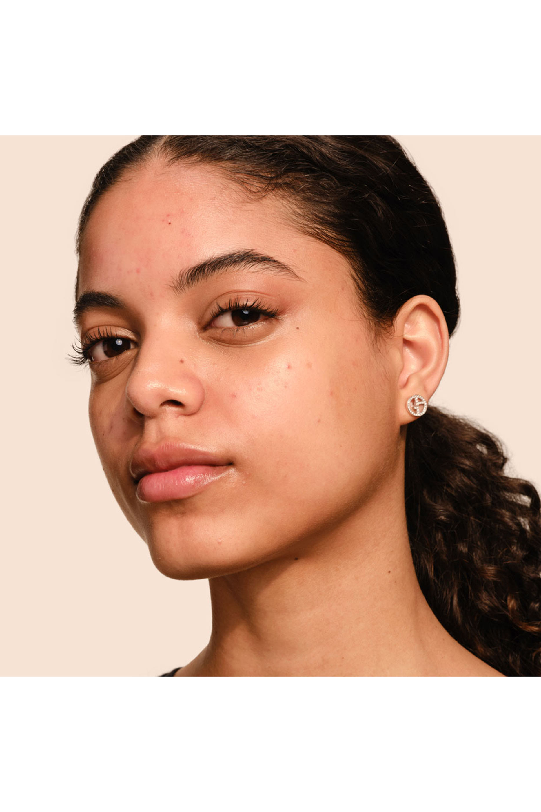 ملون العناية بالبشرة يدوم طويلا