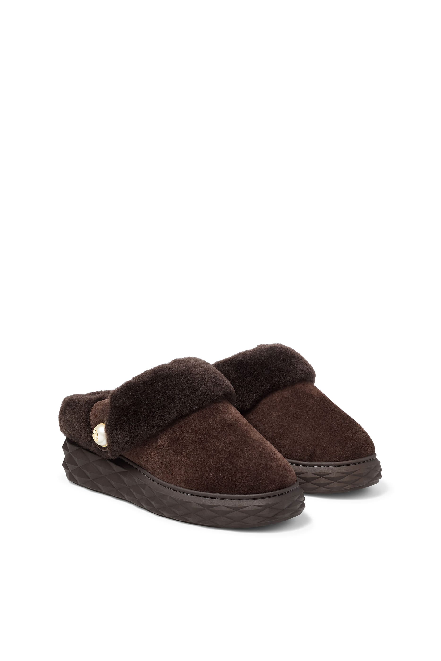 حذاء مفتوح من الخلف بتصميم معينات كبيرة