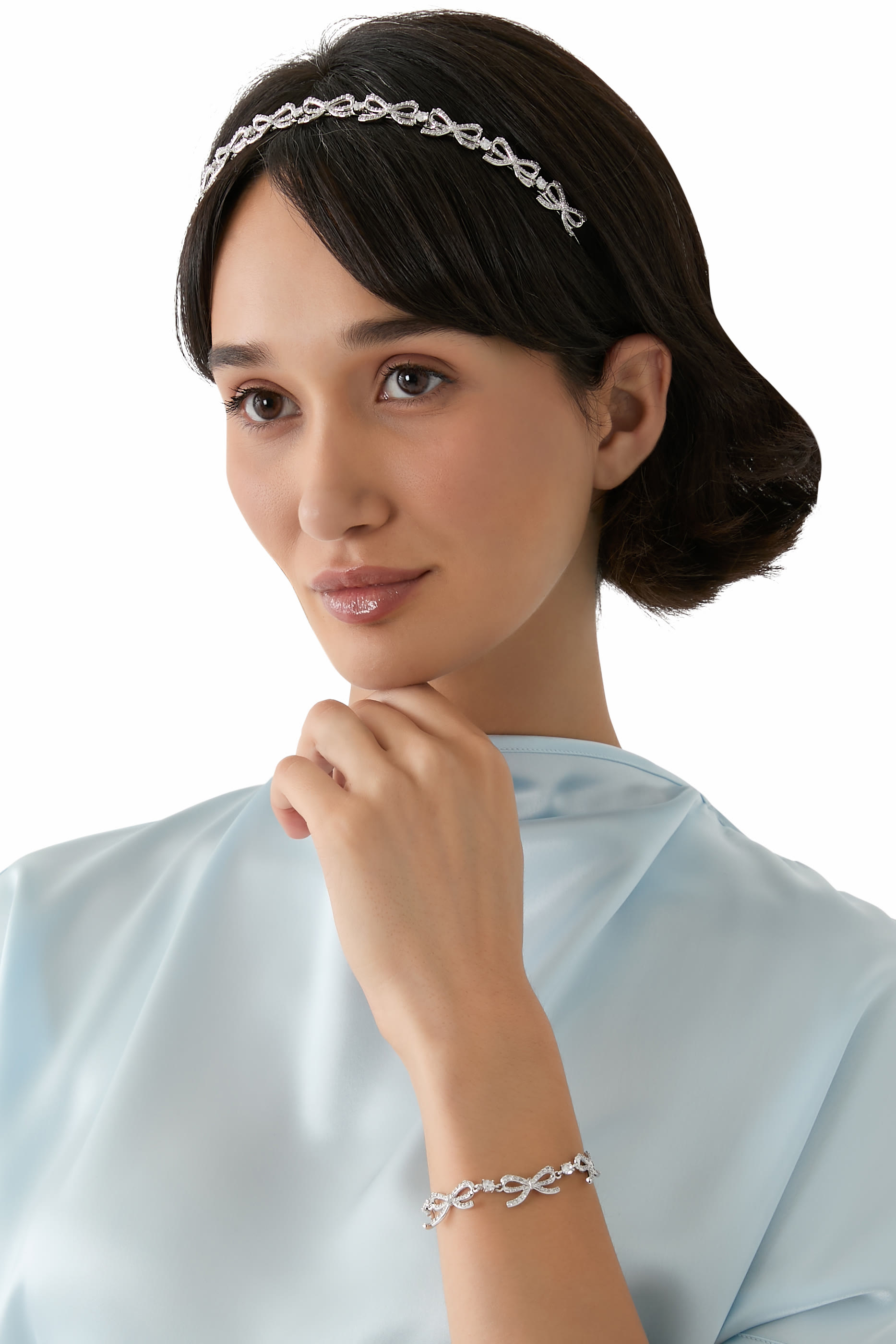 سوار بفيونكة مرصعة بكريستال