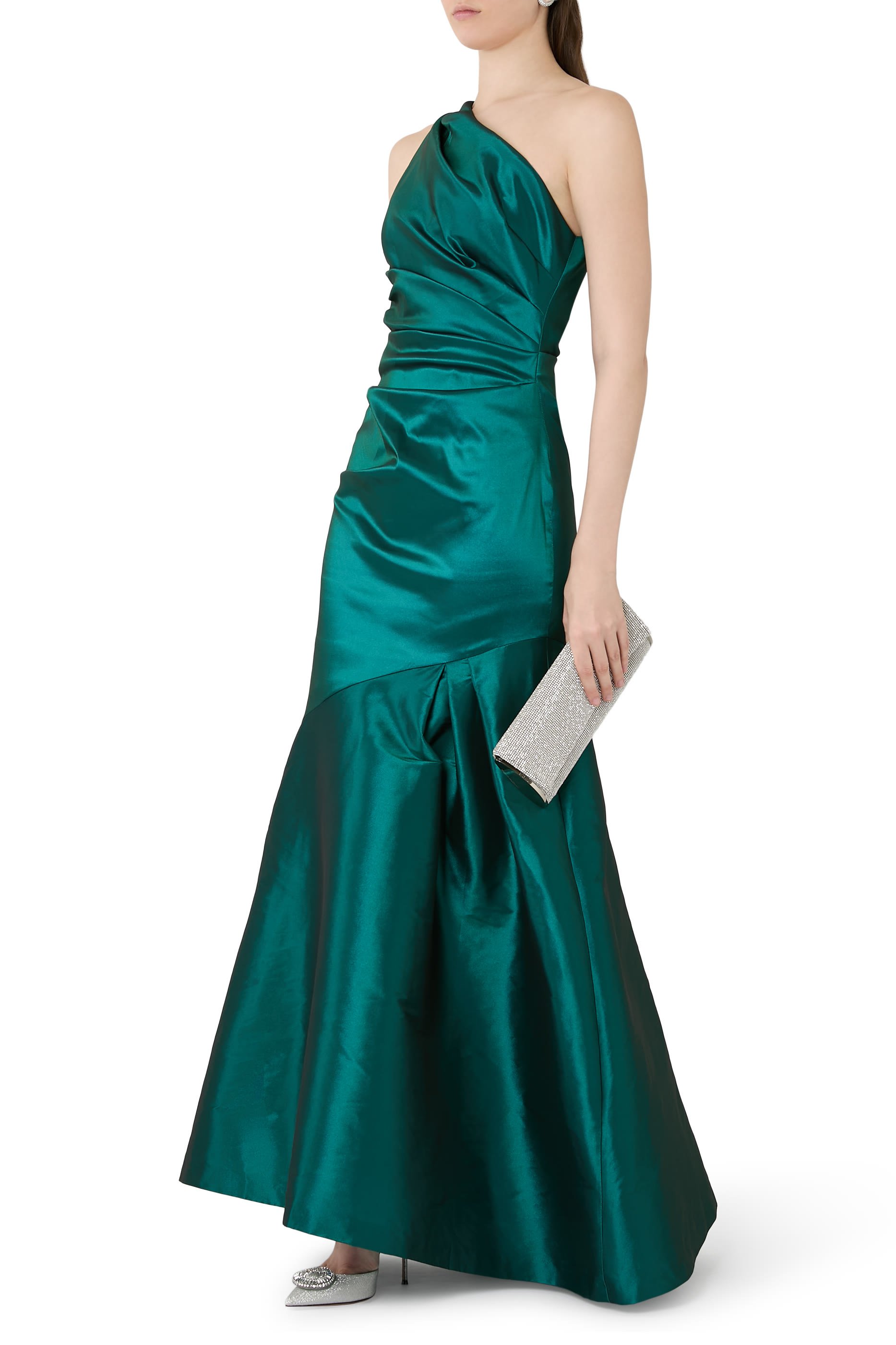 فستان بكتف مكشوف وطيات تافيتا مطاطي