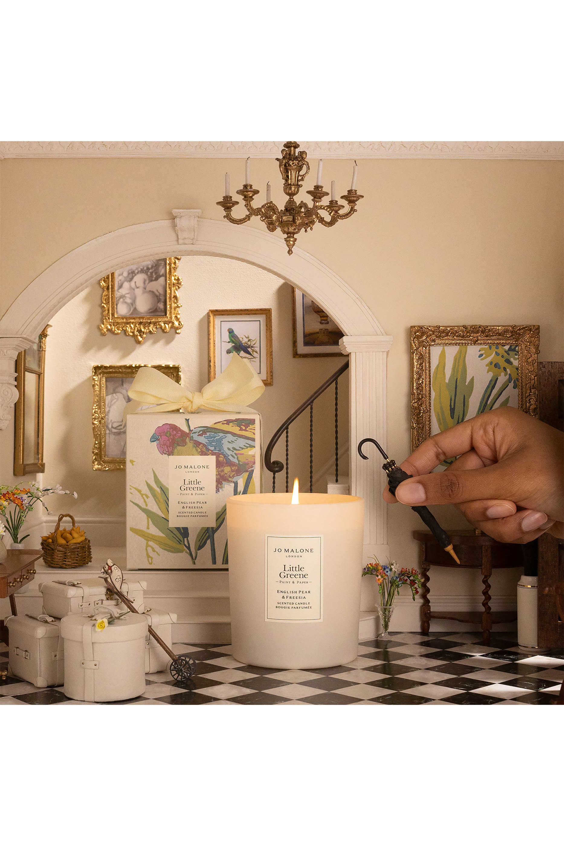 شمعة معطرة إنجليش بير اند فريزيا بإصدار خاص