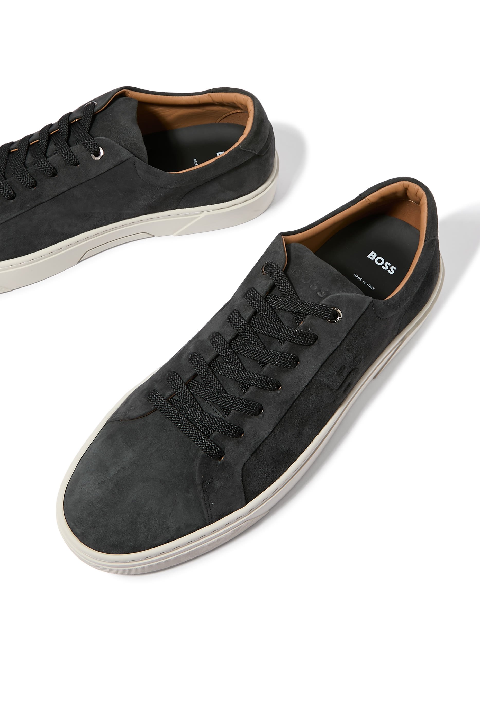 سنيكرز غاري بتأثير مخملي