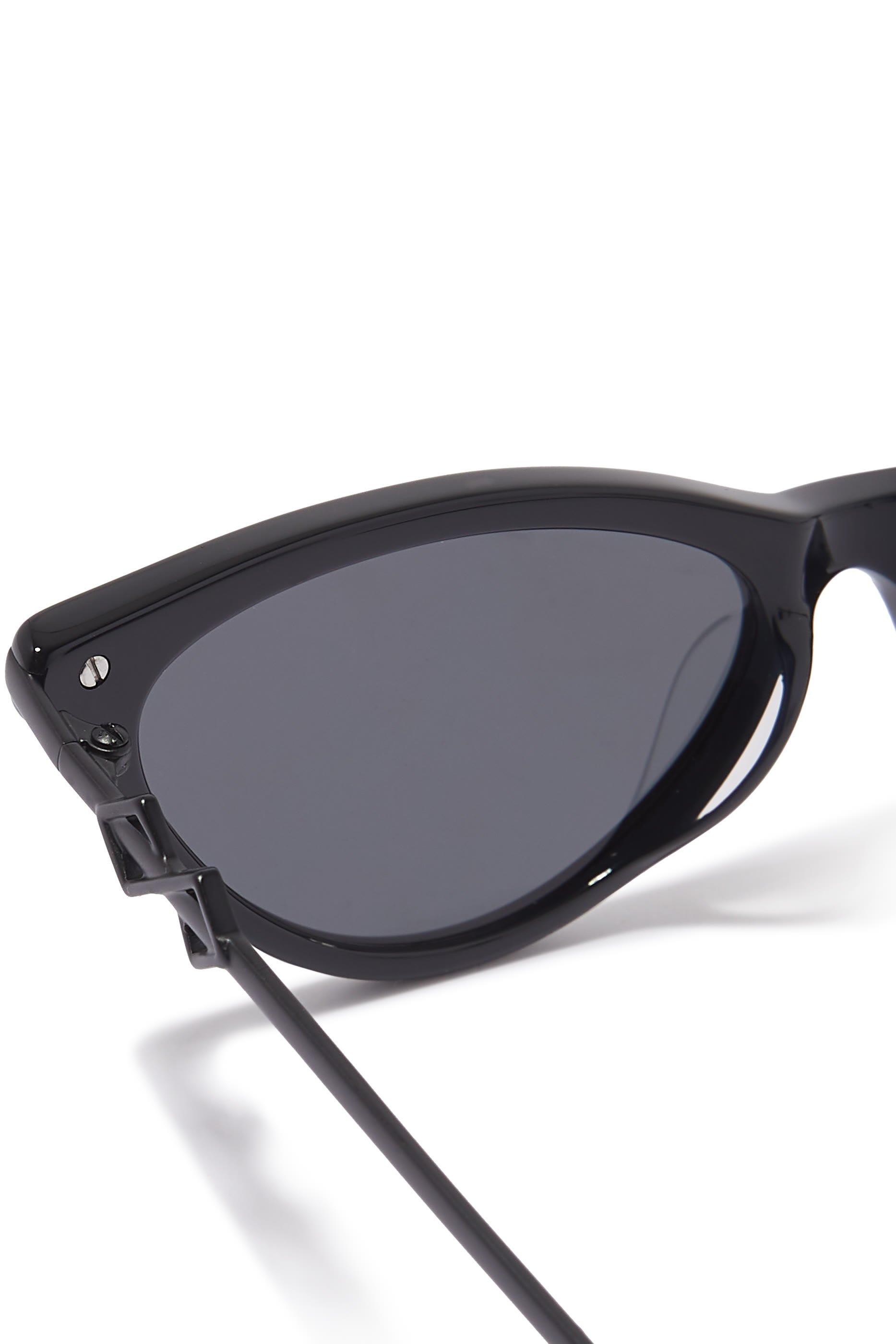 نظارة شمسية كورت بتصميم عين قطة