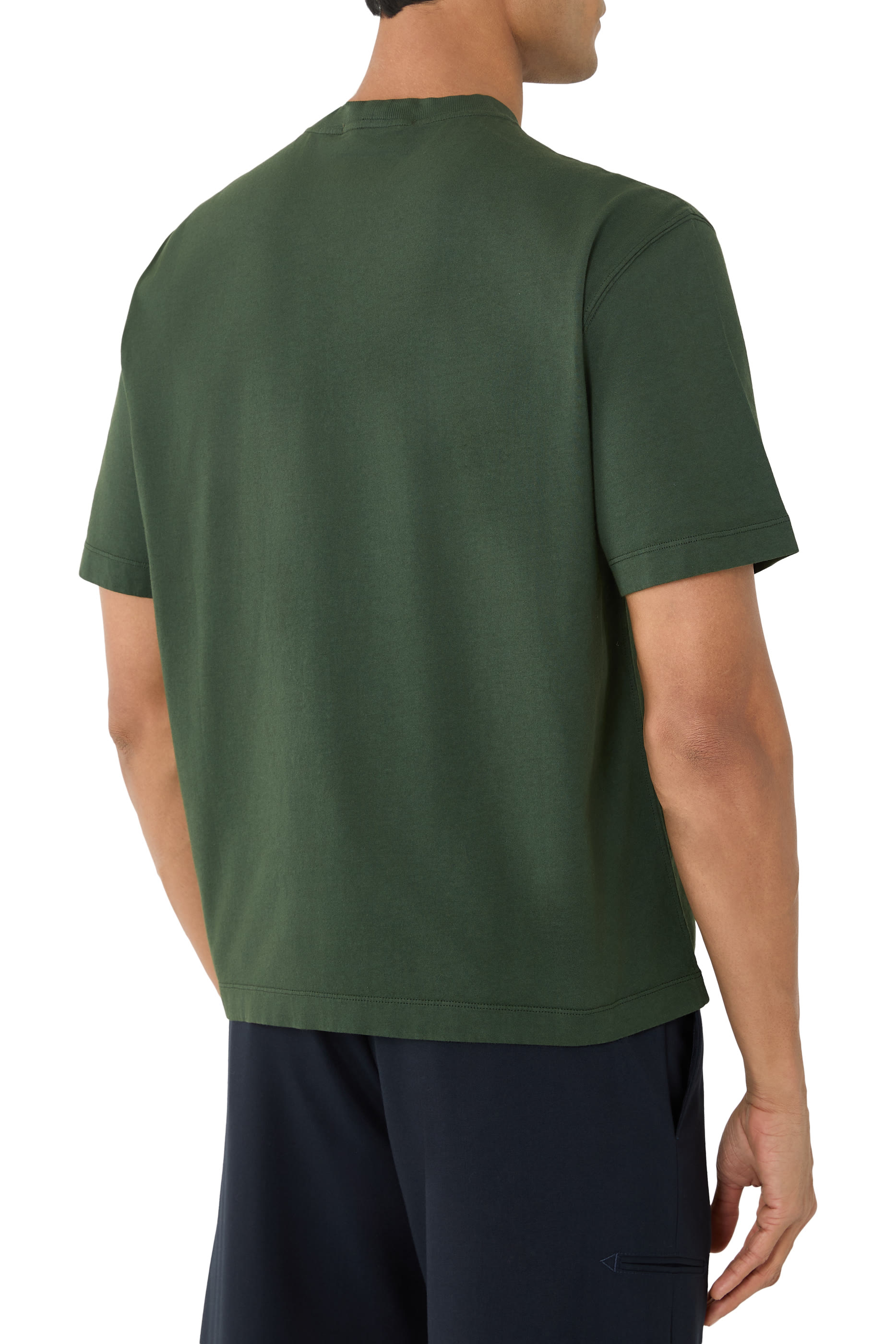 تيشيرت بأكمام قصيرة ورقعة شعار الماركة