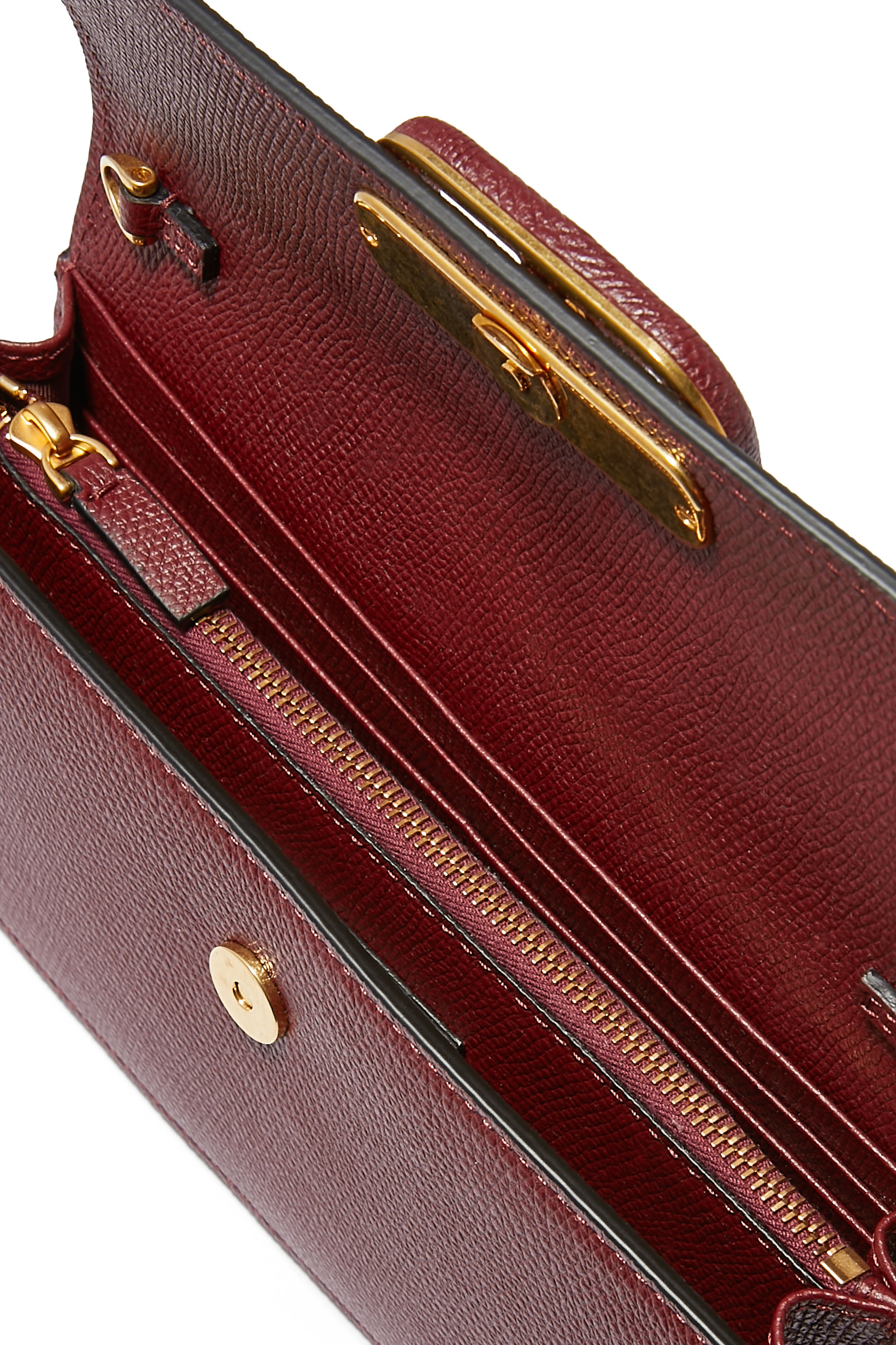 محفظة بسلسلة وشعار الماركة