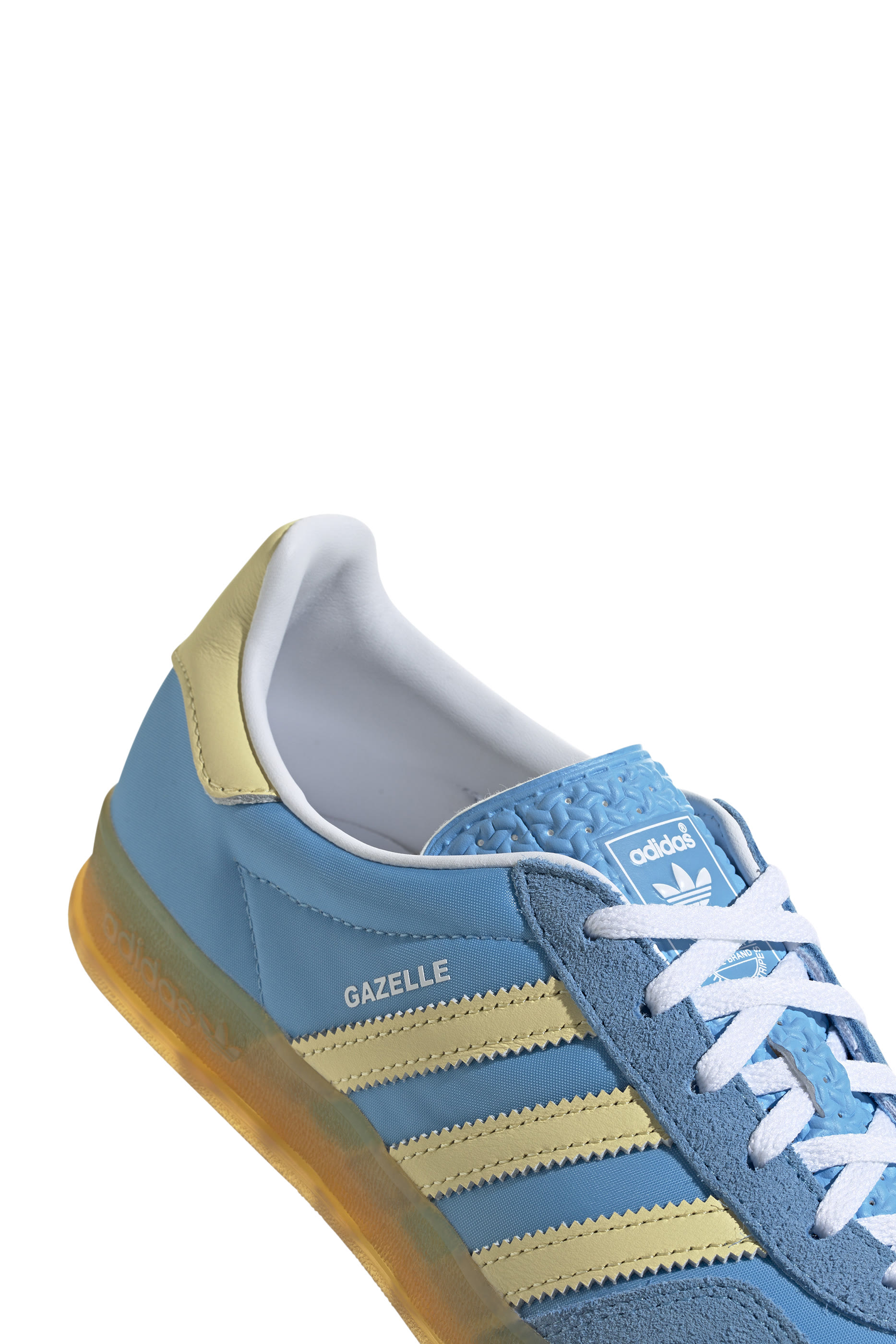 سنيكرز جازيل إندور