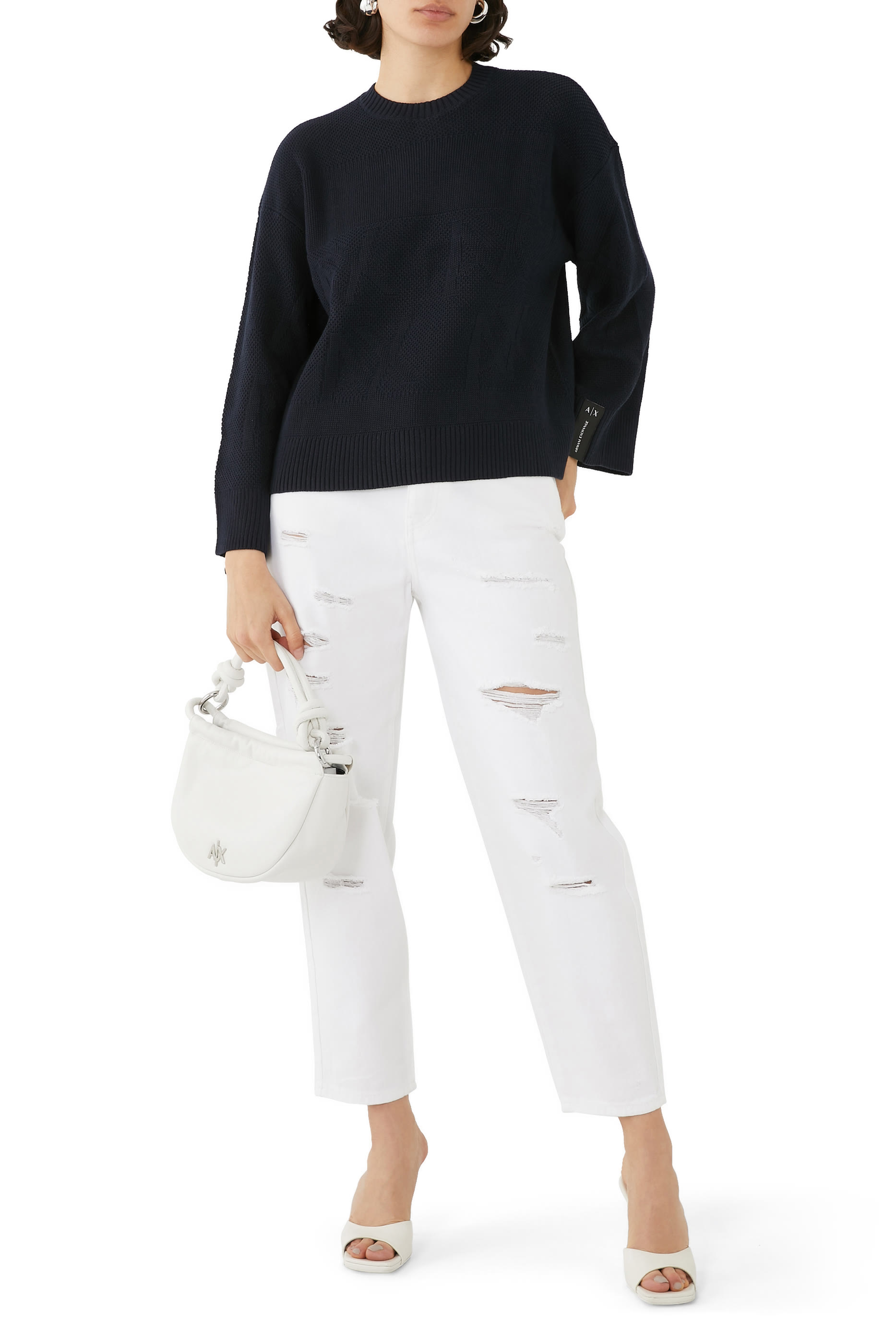 بنطال جينز مريح بتفاصيل ممزقة