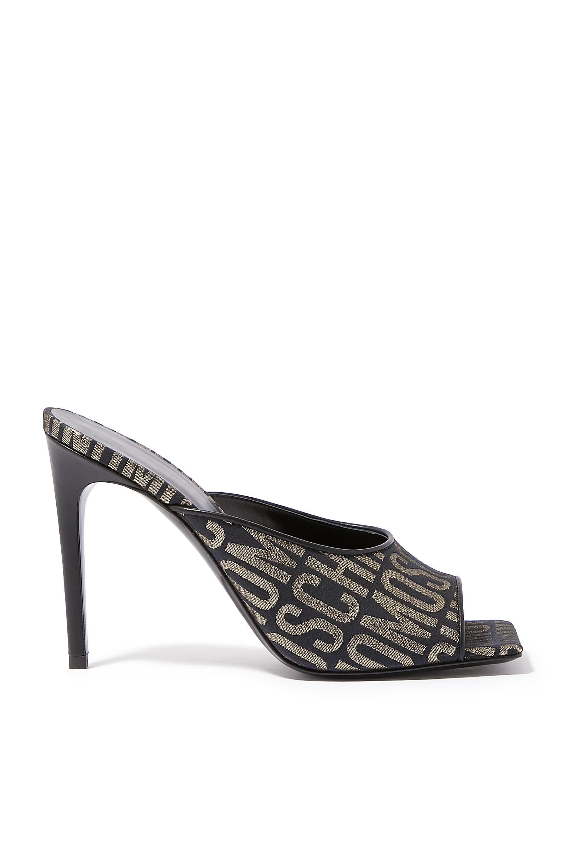 حذاء مفتوح من الخلف 100 بشعار الماركة جاكار