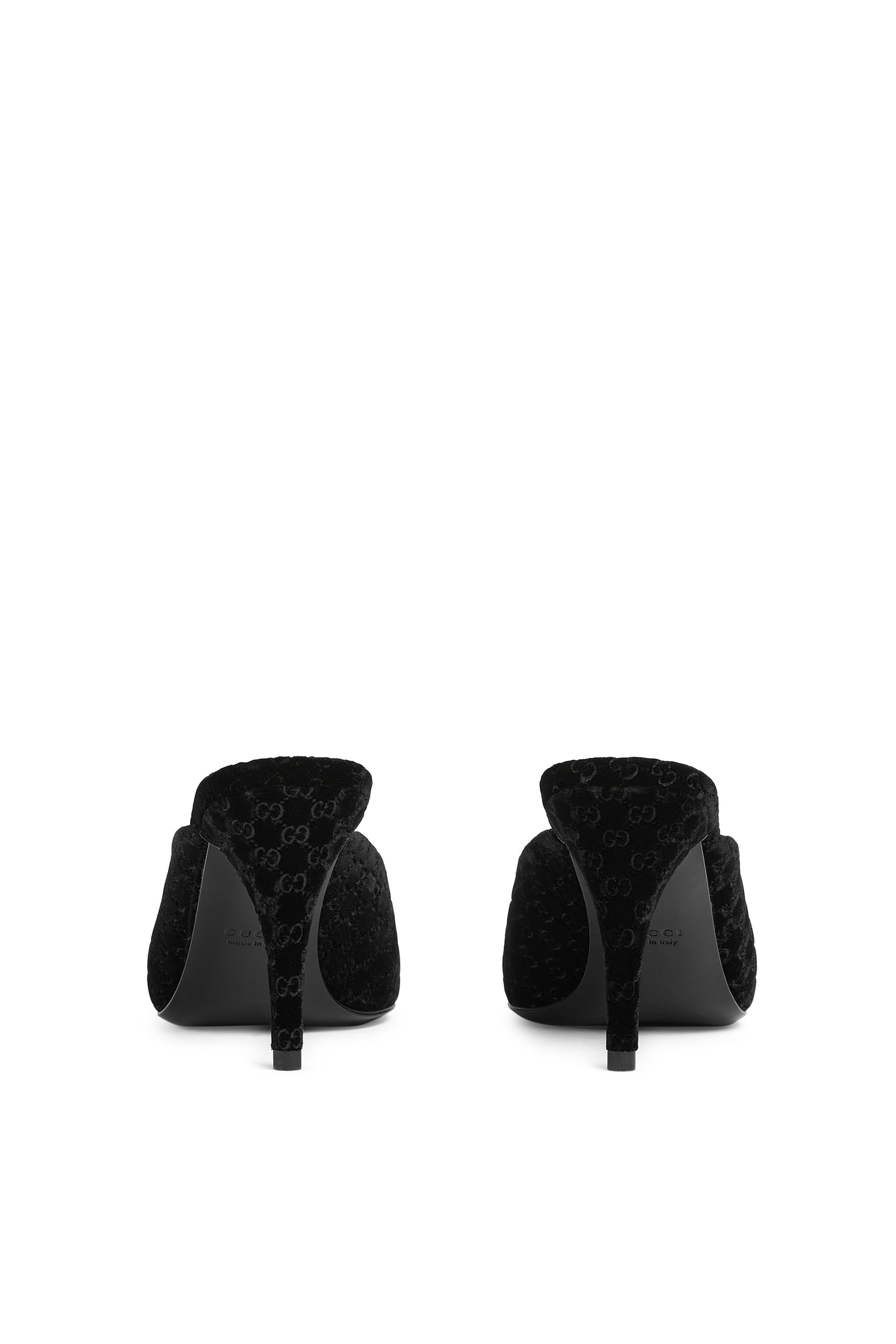 حذاء 85 مفتوح من الخلف بنقشة شعار الماركة وحلية لجام الحصان